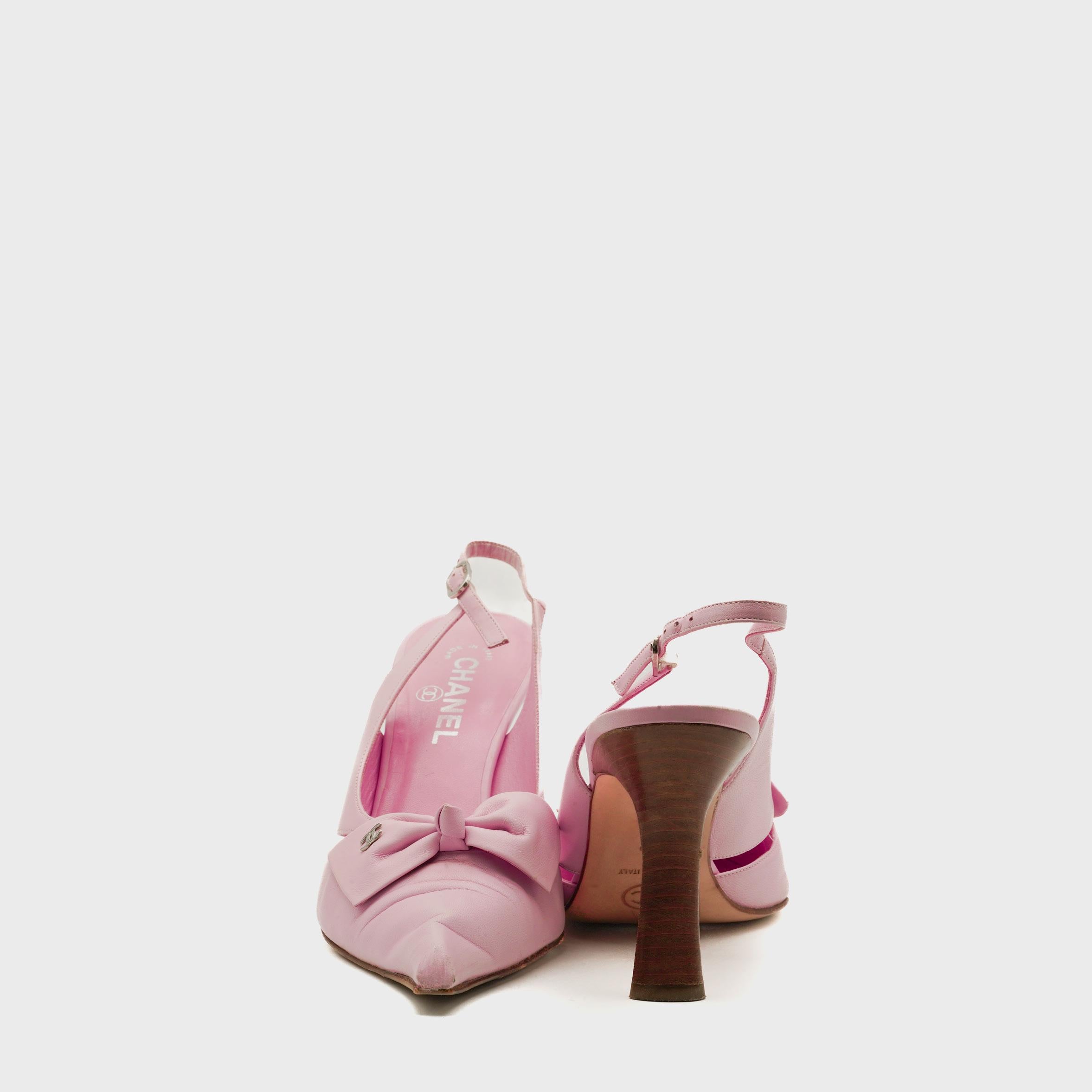 Chanel Blassrosa Schleife Slingback Heels von Karl Lagerfeld, CIRCA 1990s (Braun) im Angebot