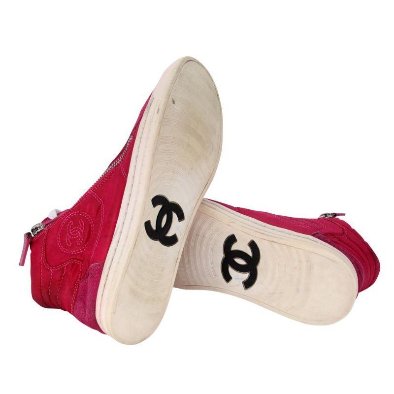 Chanel Paradarus CC Monogram 38 Coco Mother of Pearl Sneakers CC-0703N-0003 In Good Condition For Sale In Downey, CA