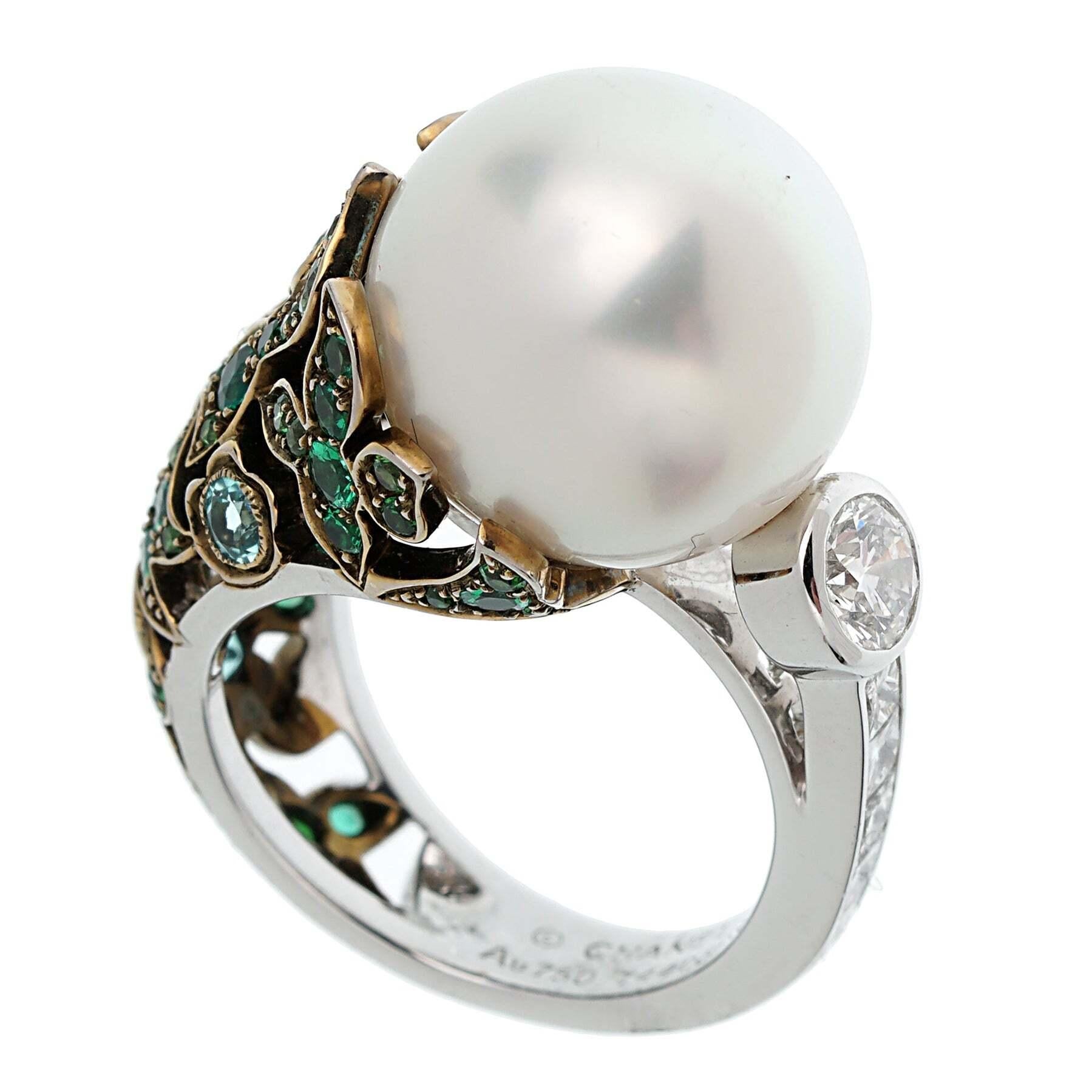Taglio rotondo Anello Chanel Paraiba con perle dei mari del sud e diamanti in oro bianco 18 carati in vendita