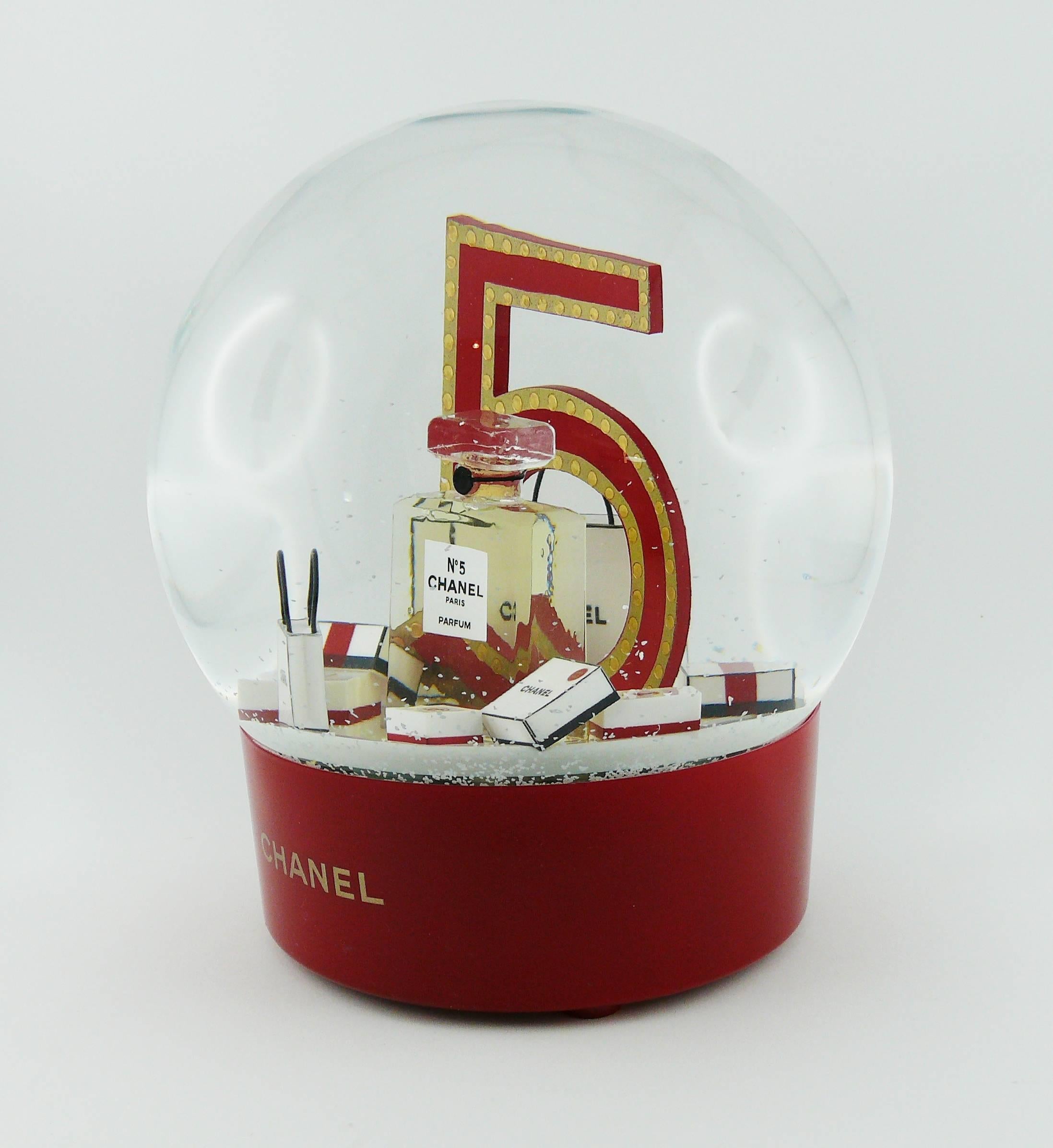 Chanel Chanel Parfums Huge N°5 Parfümflasche Schneekuppel im Zustand „Gut“ im Angebot in Nice, FR