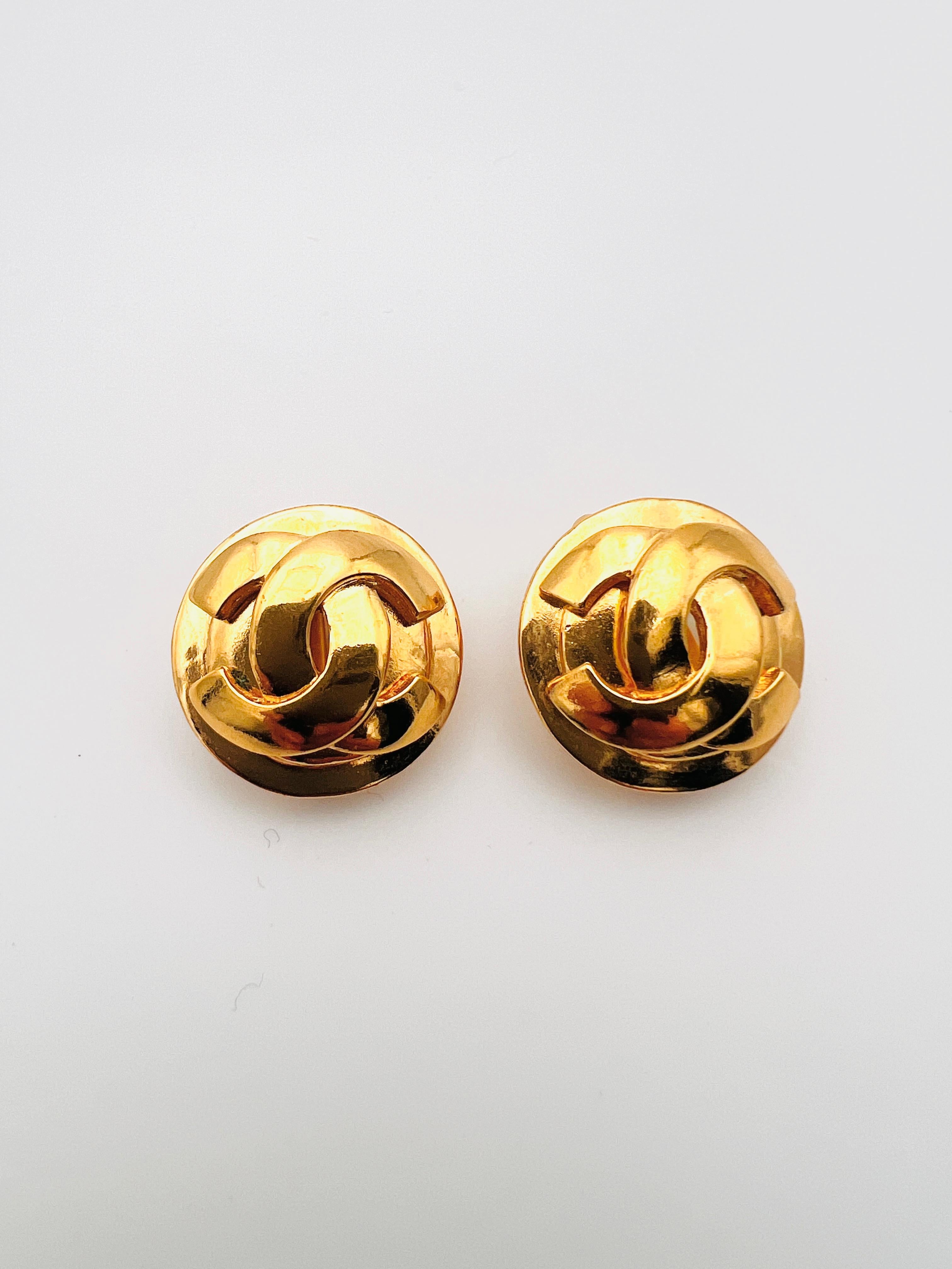 Chanel Paris 1997 pair of earring CC For Sale 3