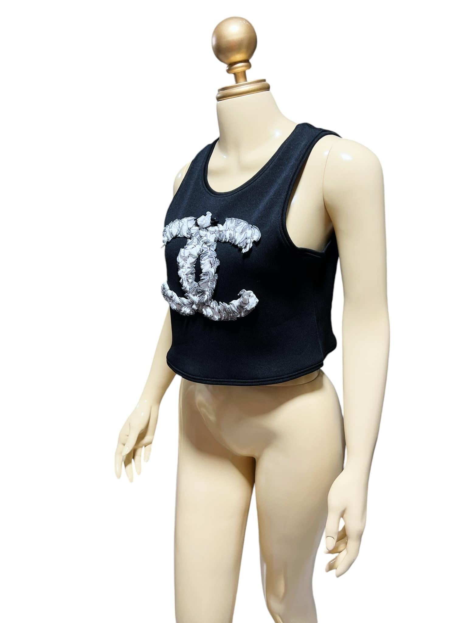 CHANEL Paris-31 Rue Cambon Crop Top in Black For Sale 1