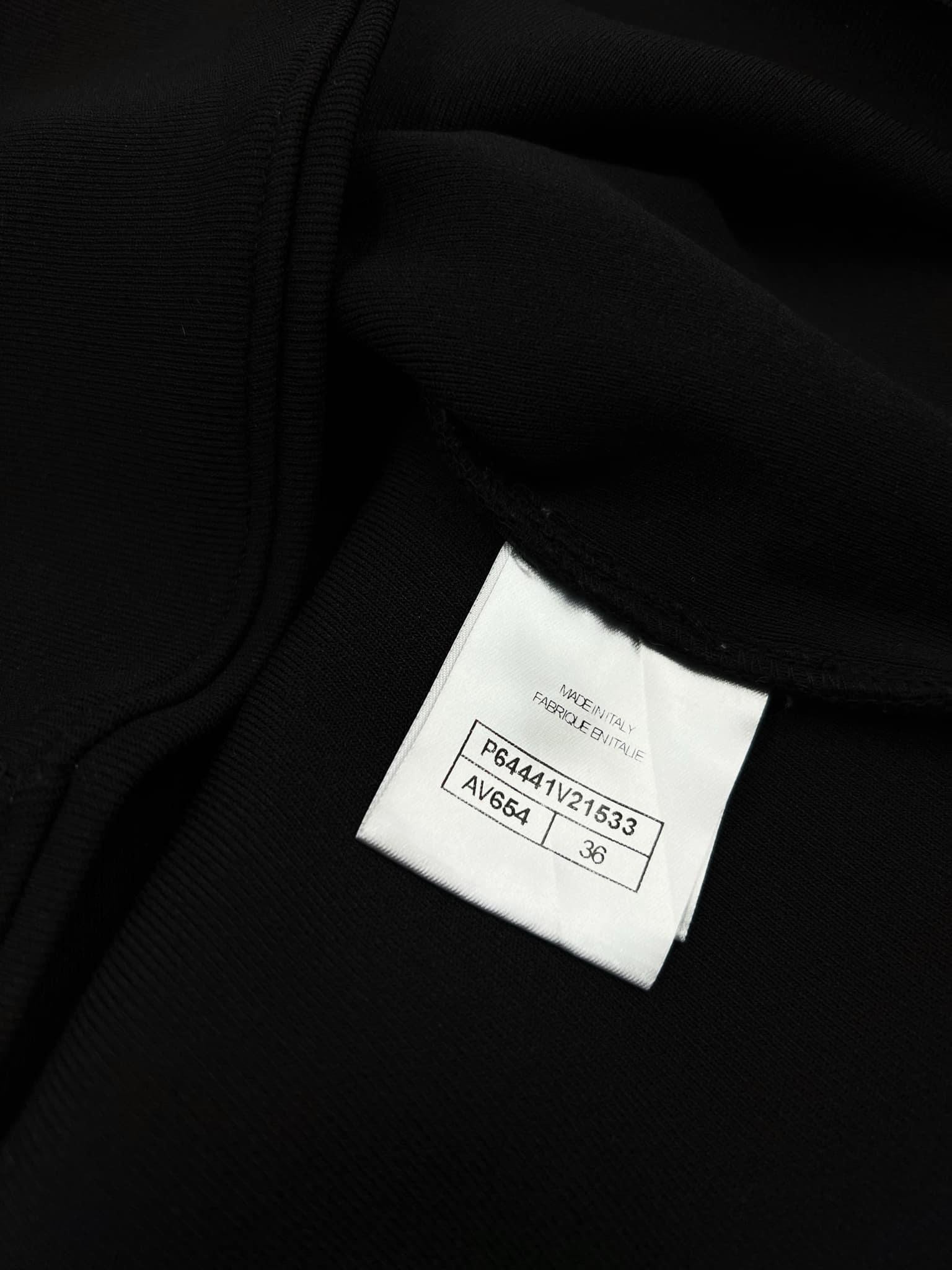 CHANEL Paris-31 Rue Cambon Crop Top in Black For Sale 4