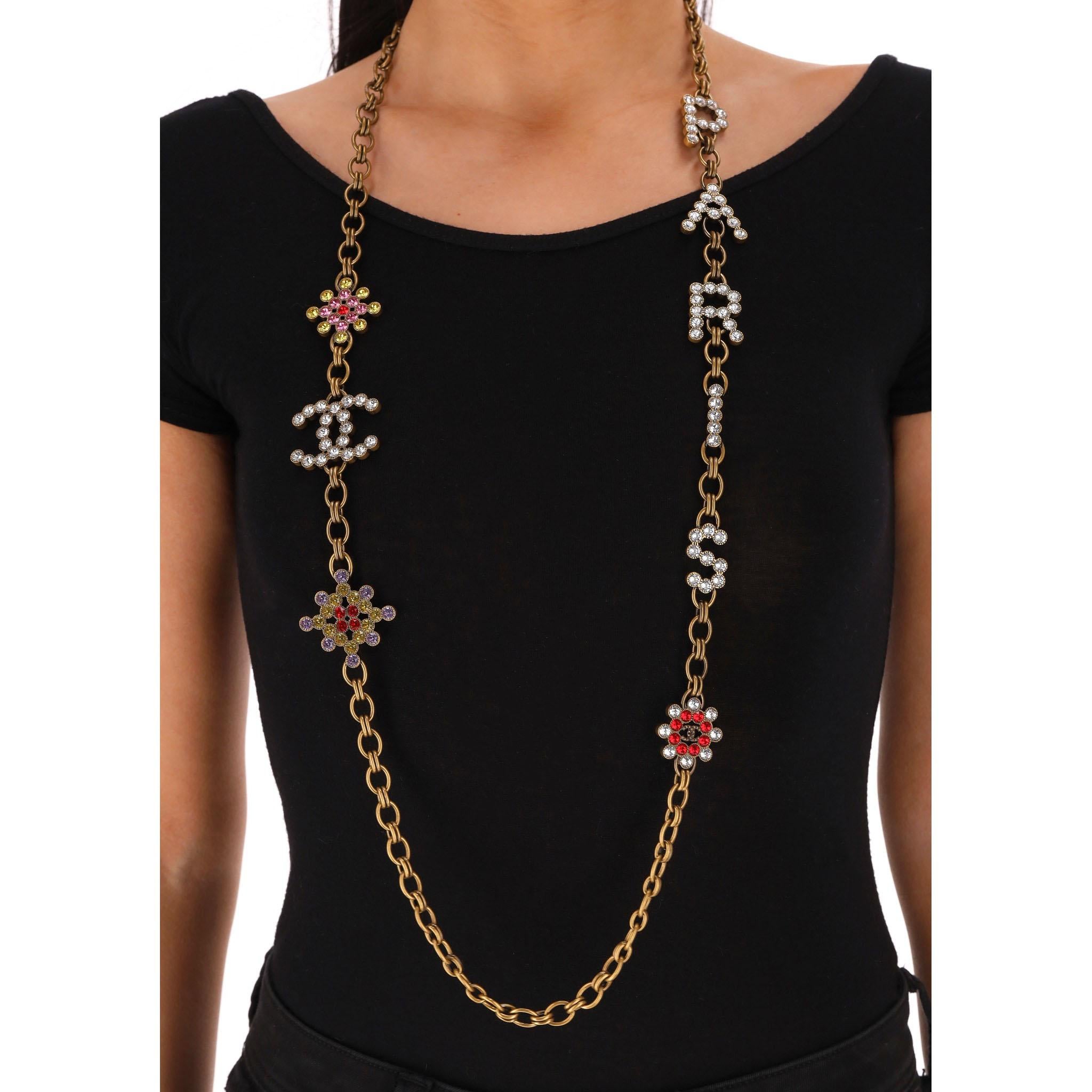 Chanel 'Paris' Antikgold Strass & Kristall 'CC' Logo Halskette im Angebot 2