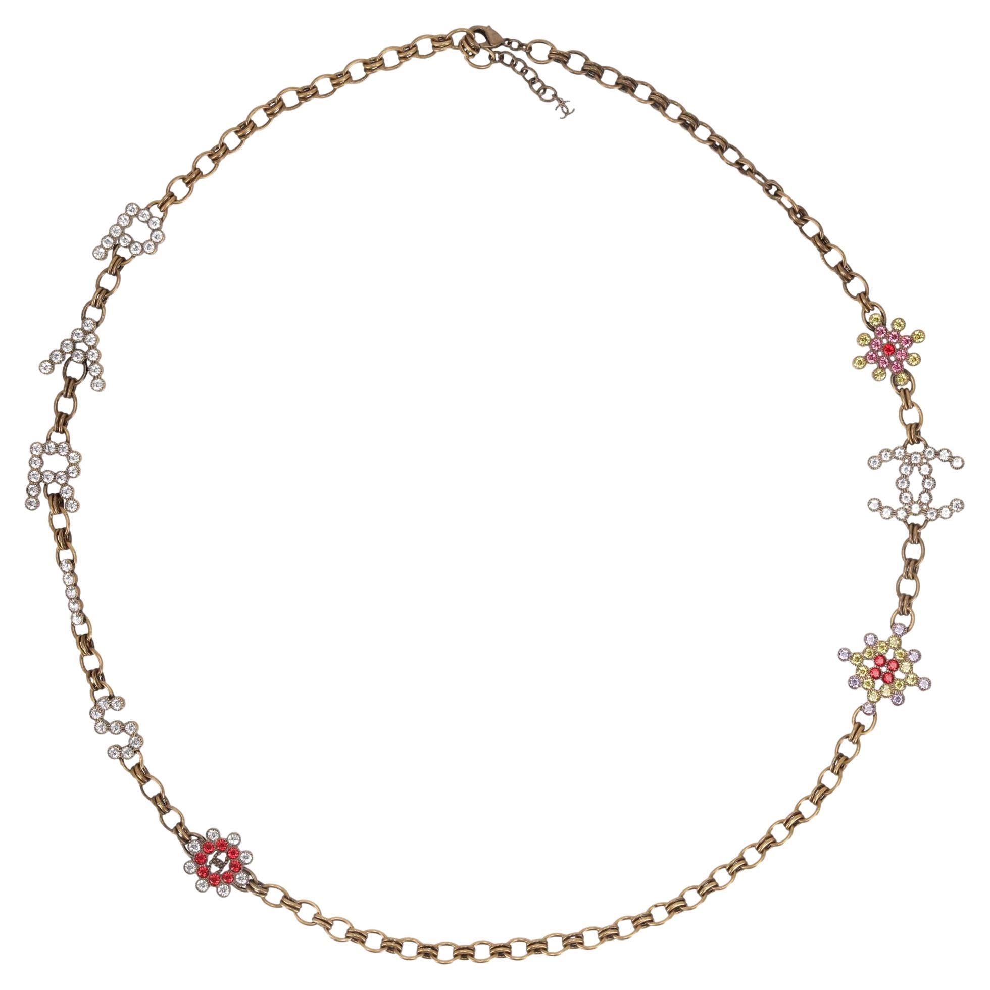 Chanel 'Paris' Antikgold Strass & Kristall 'CC' Logo Halskette im Angebot
