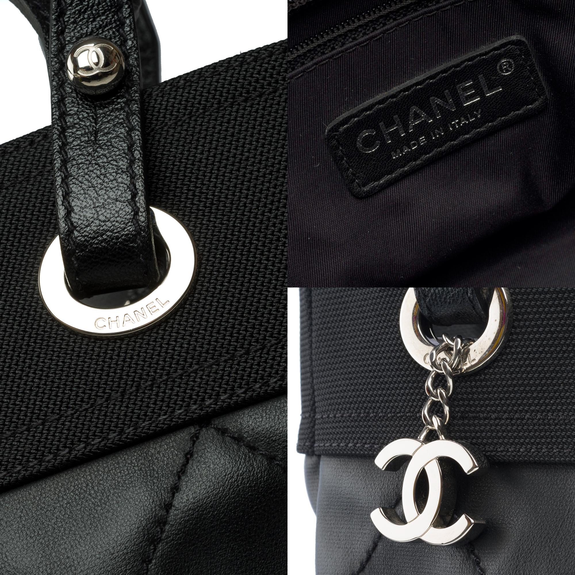  Chanel Paris-Biarritz Tragetasche aus schwarz beschichtetem Segeltuch , SHW im Angebot 4
