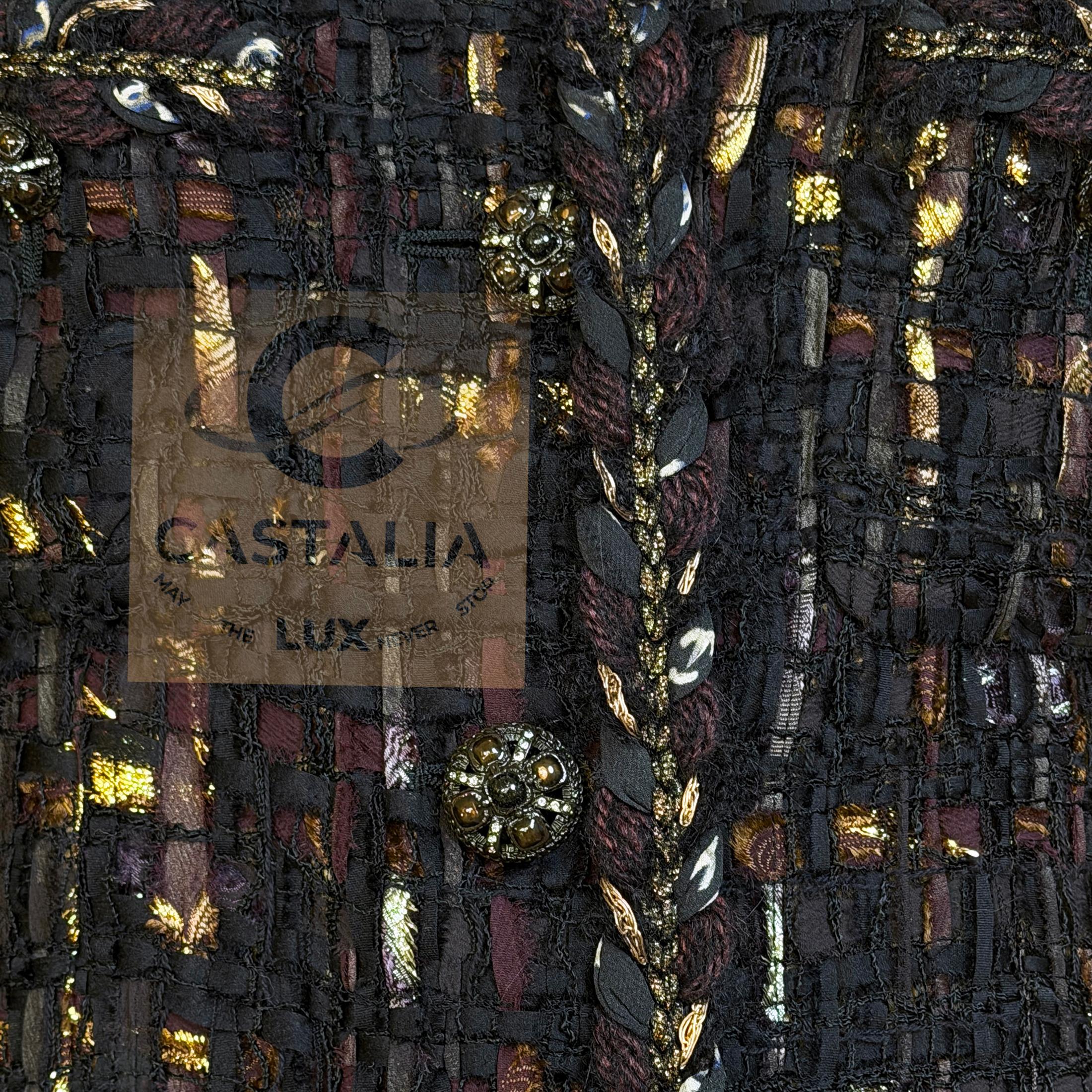 Chanel Parigi / Bombay  Giacca in tweed con nastro nero 36 FR in vendita 8