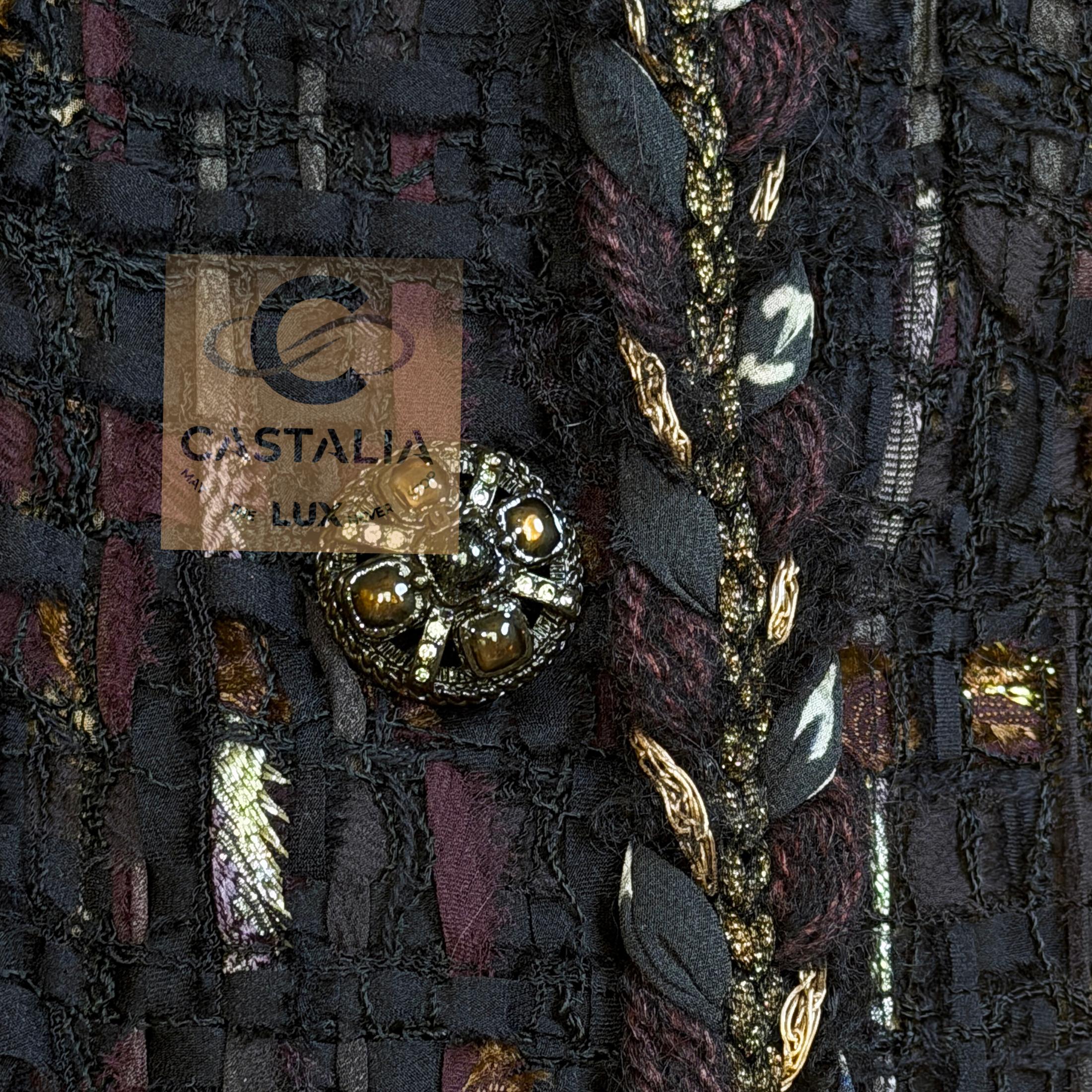 Chanel Parigi / Bombay  Giacca in tweed con nastro nero 36 FR in vendita 9
