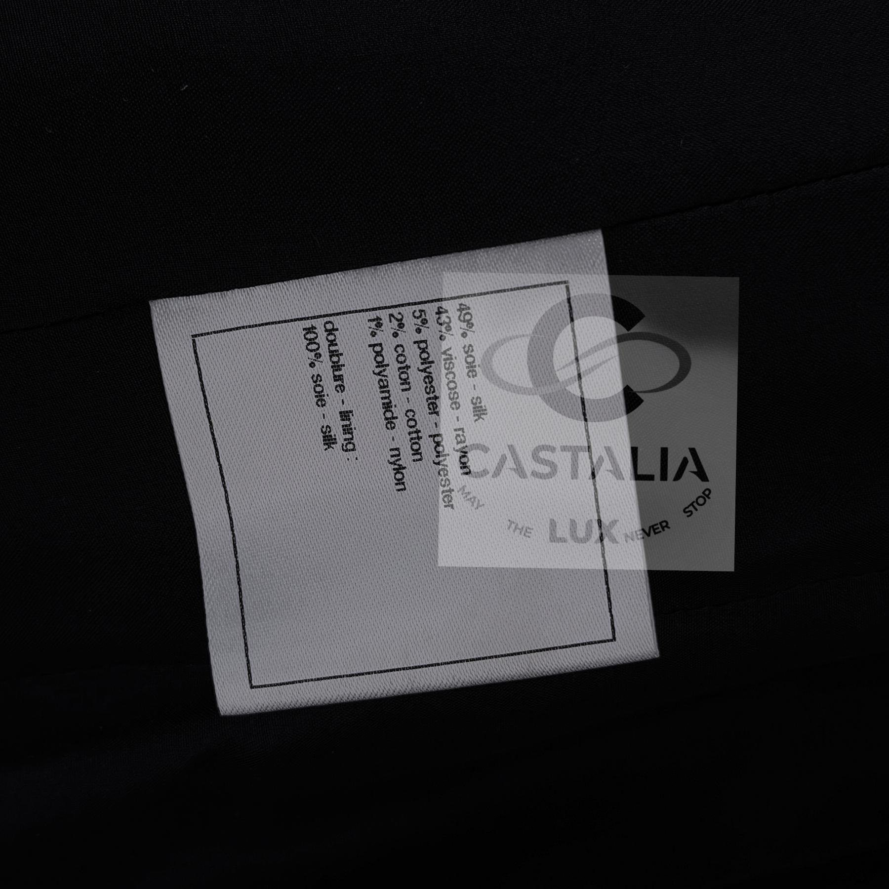 Chanel Parigi / Bombay  Giacca in tweed con nastro nero 36 FR in vendita 12