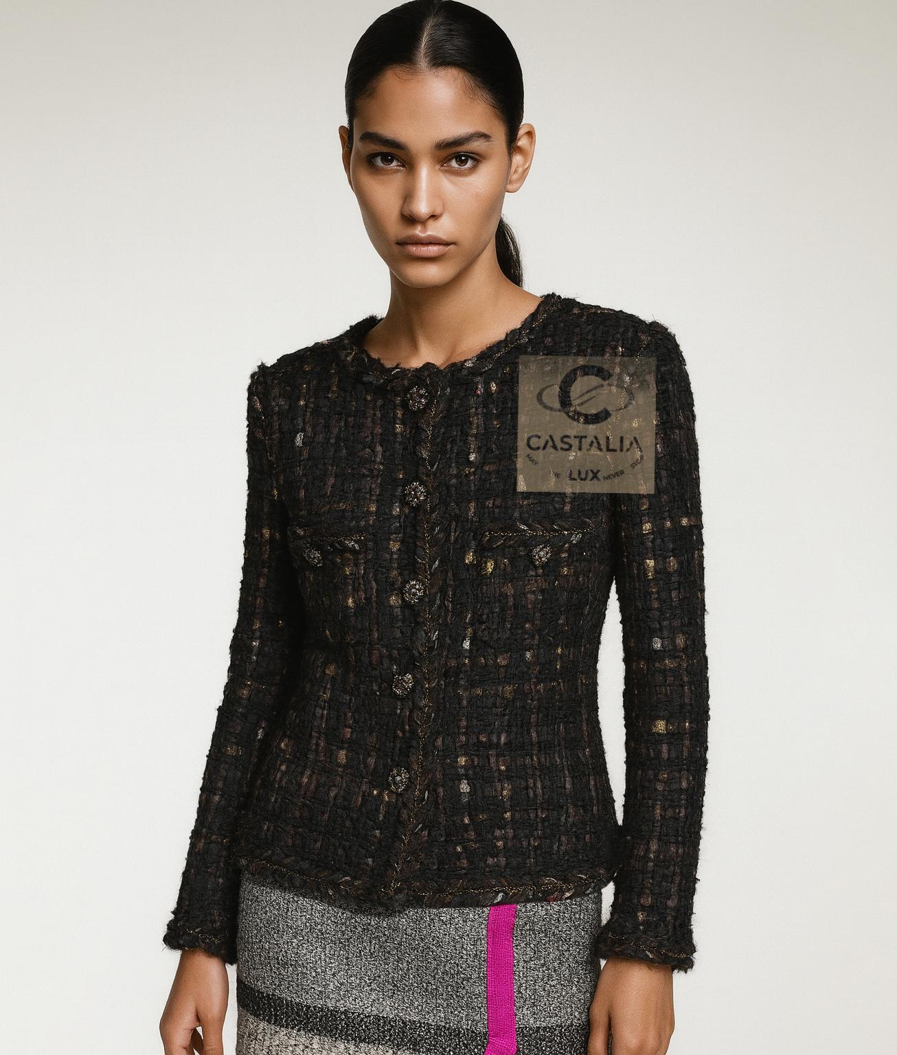 Chanel Parigi / Bombay  Giacca in tweed con nastro nero 36 FR In condizioni Nuovo in vendita a Dubai, AE