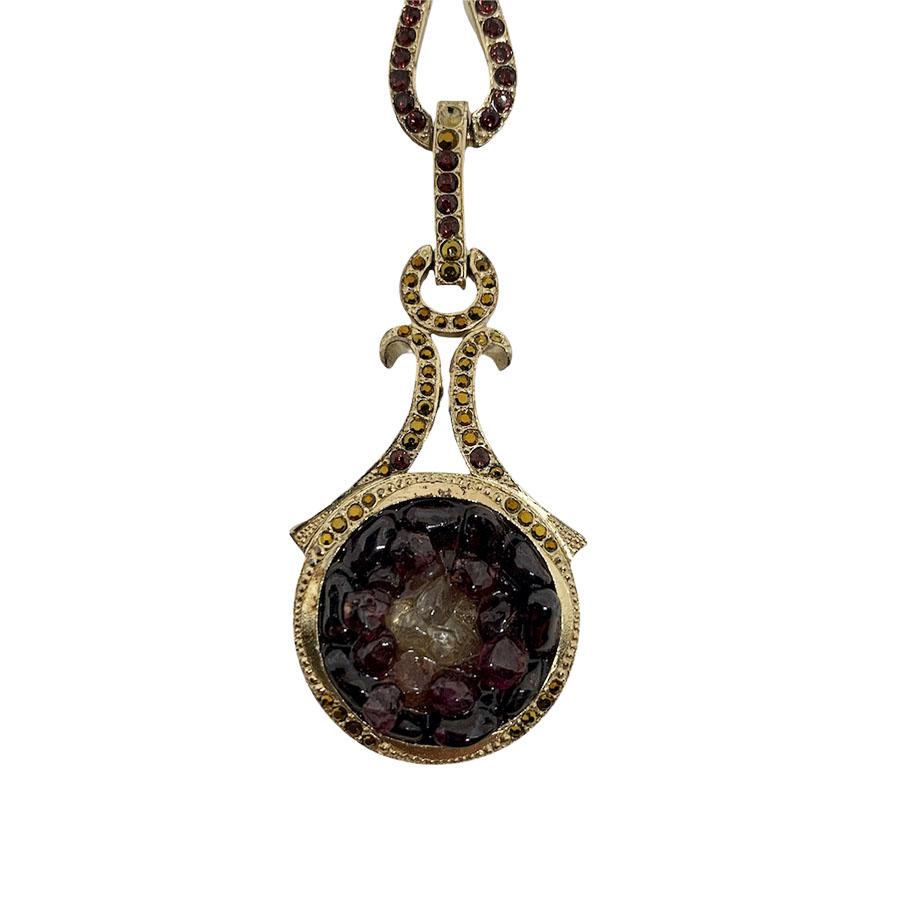 It comes from Maison CHANEL. With rhinestones, amethyst and rock crystal, this jewel can be pricked at the top of the skull with hairpins to let it hang on the forehead. 
Never worn. Length : 16 centimeters. 
It is from the collection Paris-Bombay