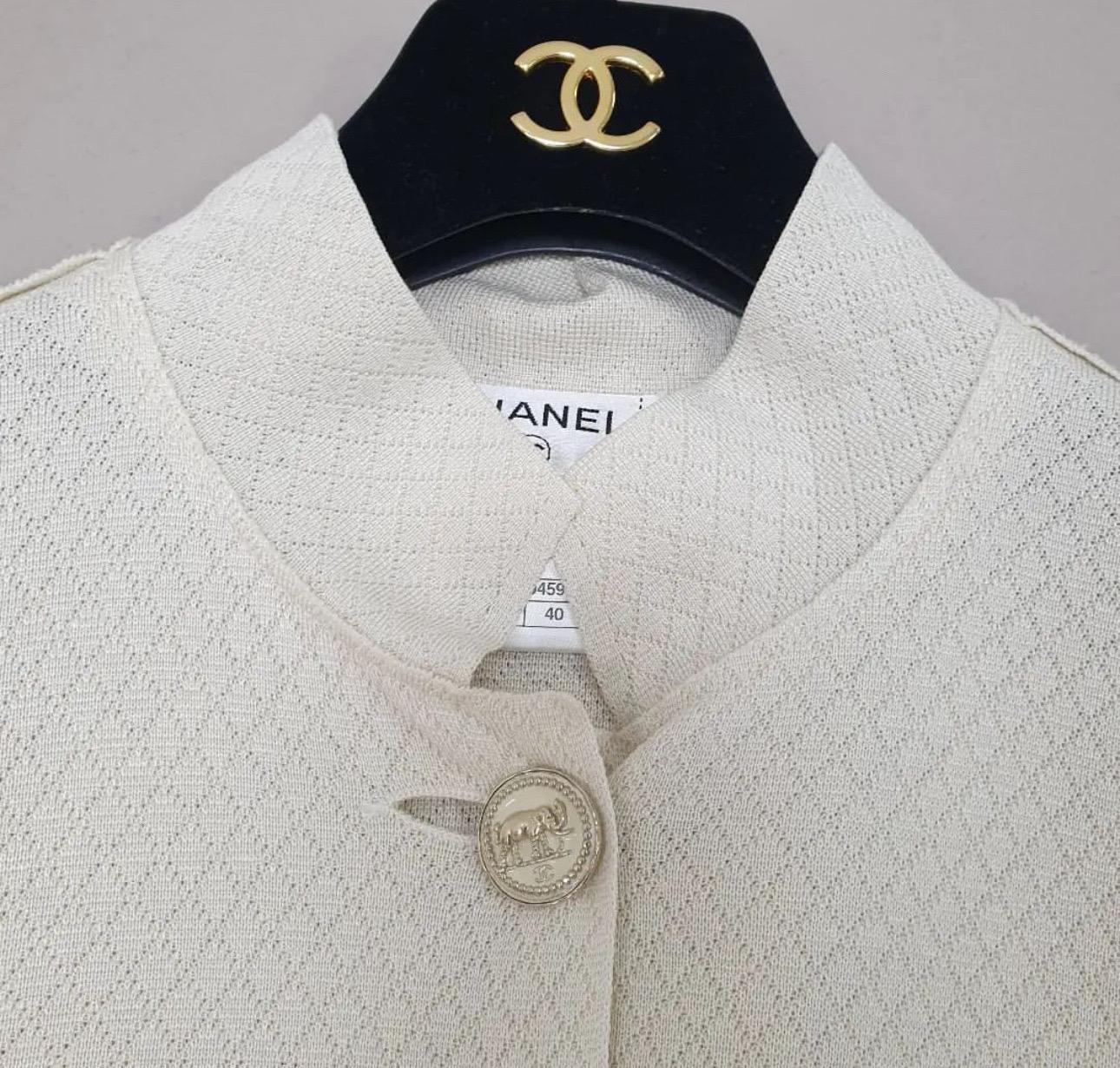 Chanel Paris Bombay Elfenbeinfarbene Strickjacke Jacke aus Strick  im Angebot 6