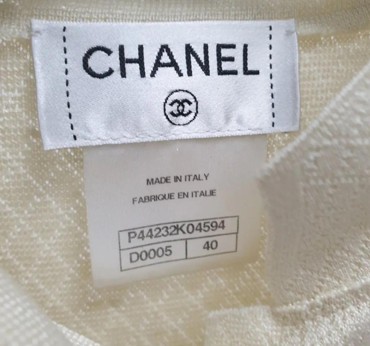 Chanel Paris Bombay Ivory Knit Cardigan Jacket  In Good Condition For Sale In Krakow, PL