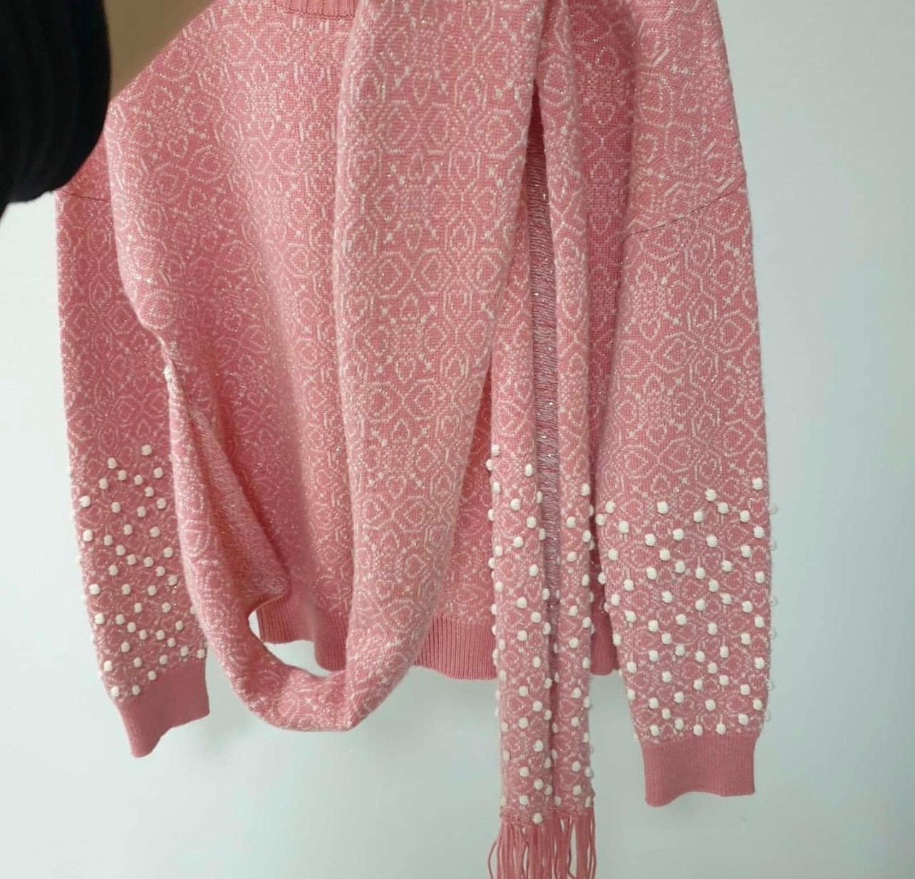 Chanel, Paris-Bombay Runway Pink Scarf Sweater In Good Condition In Krakow, PL