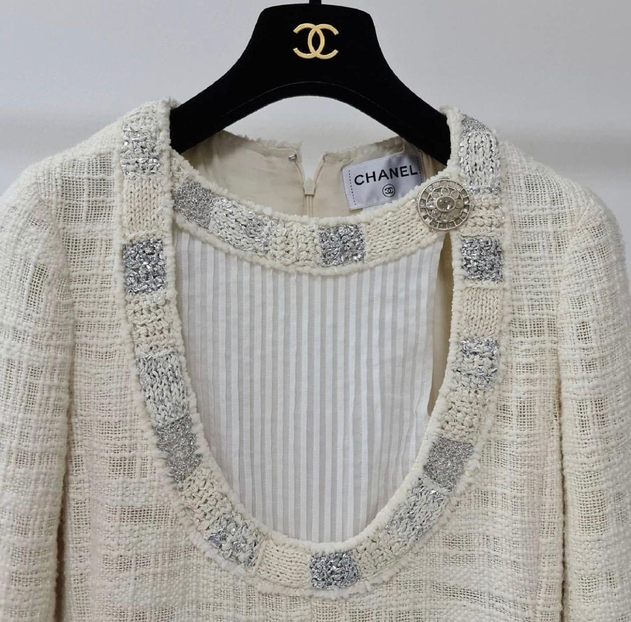 Precioso Vestido París-Bombay

El estado es muy bueno.

Talla 34

Para los compradores de la UE podemos proporcionar el envío de Polonia. Por favor, solicítelo si lo necesita.