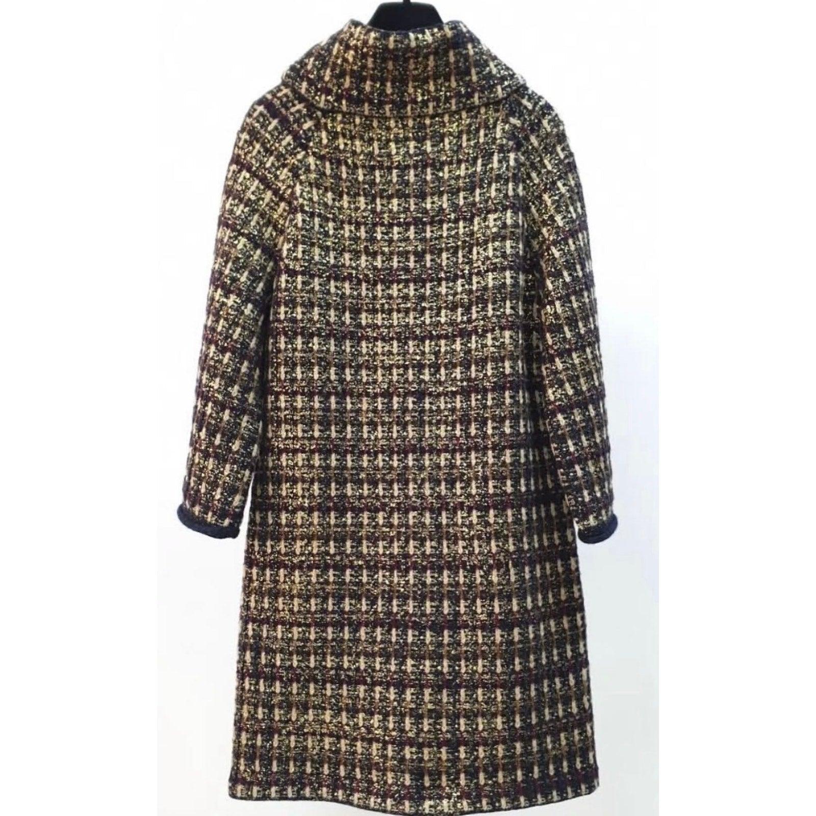 Absolut atemberaubend Chanel 13K$ Paris / Byzance Art Level Runway Coat aus der 2011 Metiers d'Art Collection'S von Karl Lagerfeld. Dieser Mantel hat einen ursprünglichen Boutique-Wert von über 12.000 Dollar! 
Sz.42

In sehr gutem Zustand ist dieser