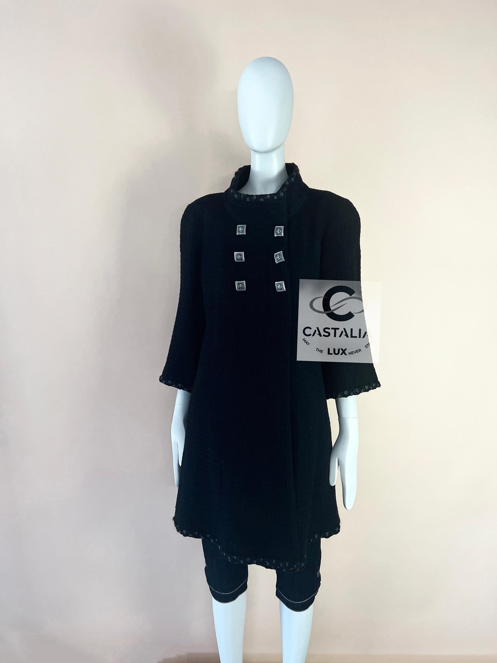 Chanel Paris / Byzance CC Gripoix Knöpfe Schwarzer Tweed-Mantel mit Knöpfen aus Tweed 38 FR im Angebot 1