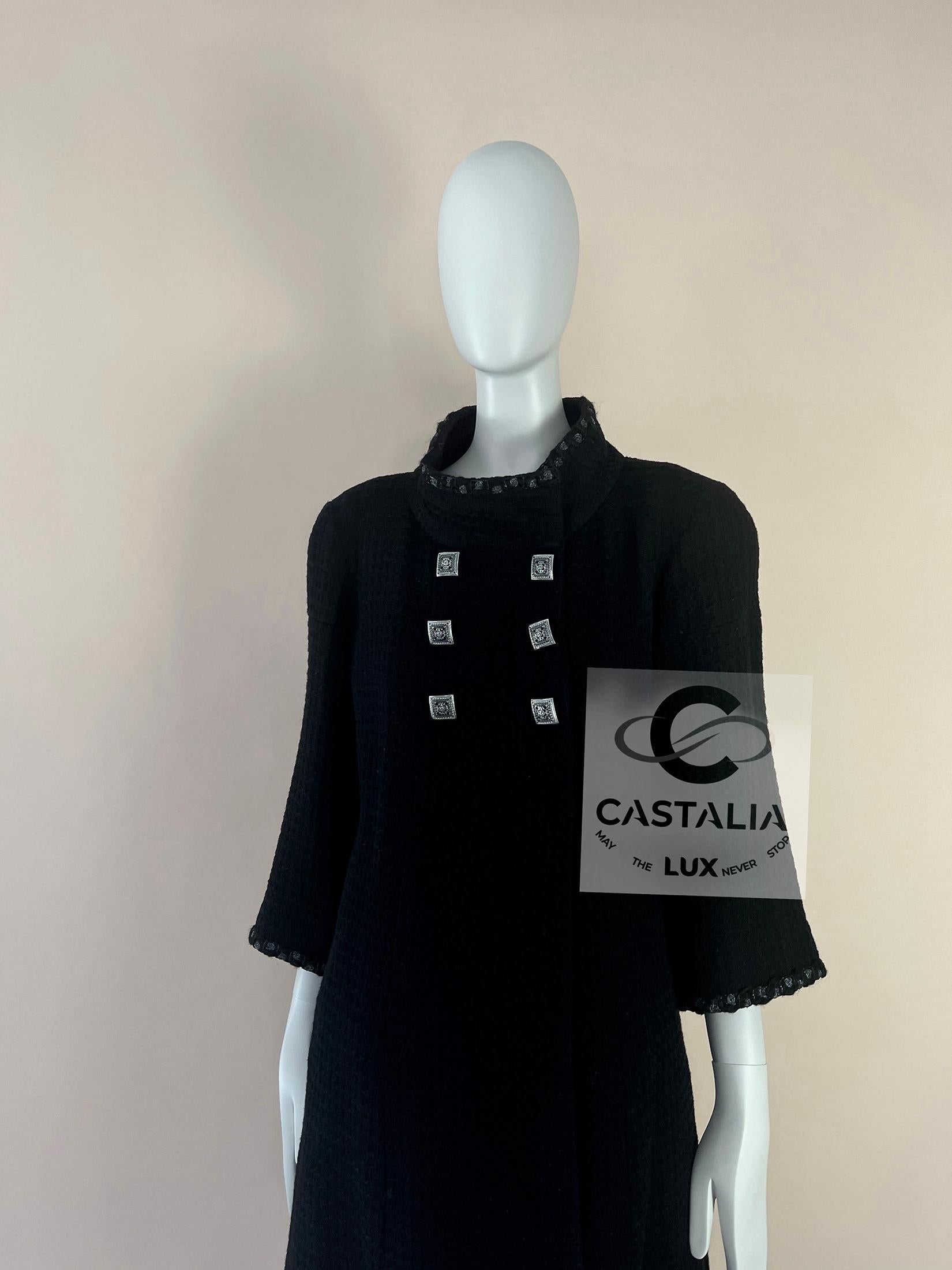 Chanel Paris / Byzance CC Gripoix Knöpfe Schwarzer Tweed-Mantel mit Knöpfen aus Tweed 38 FR im Angebot 2