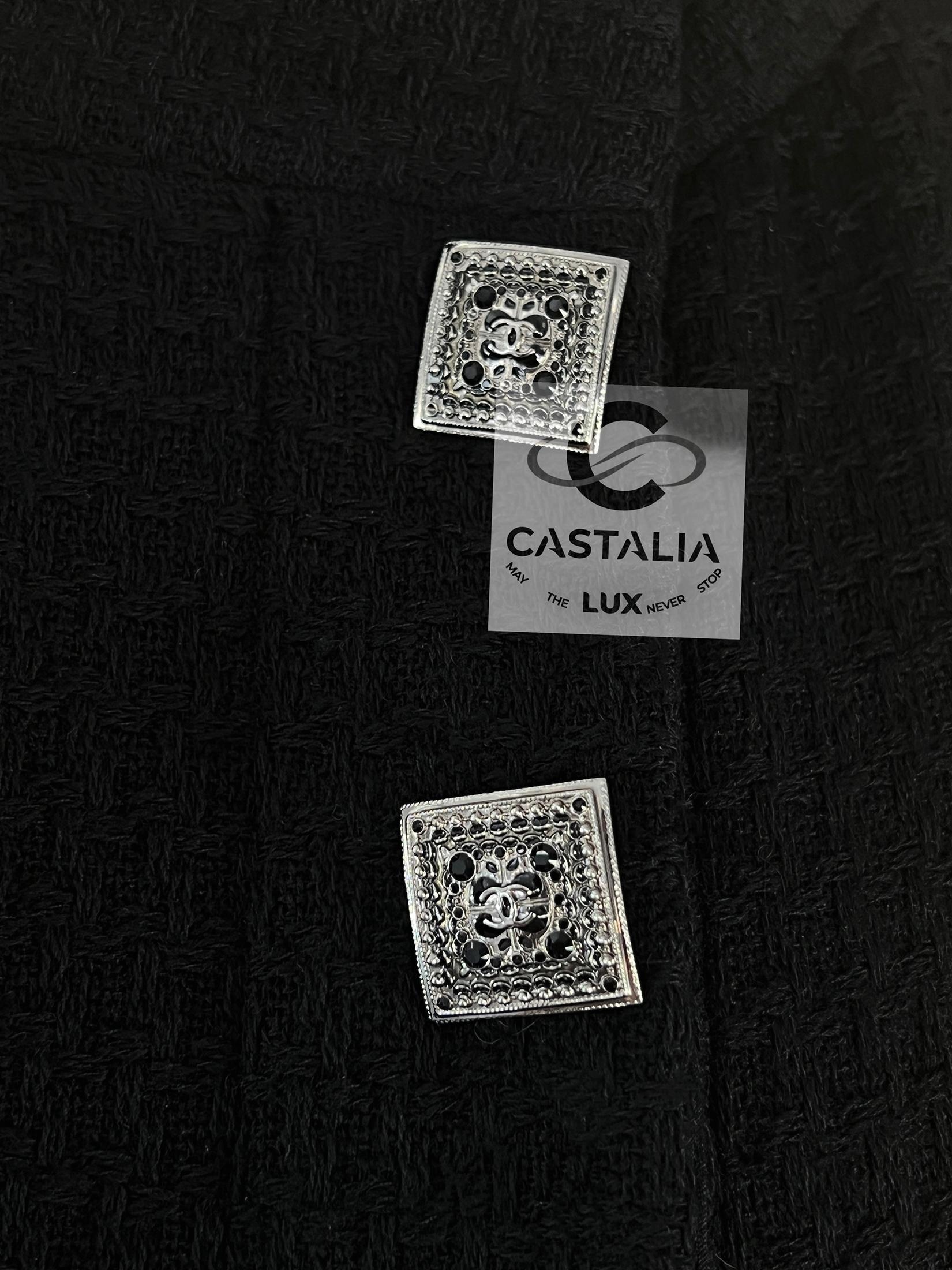 Chanel Paris / Byzance CC Gripoix Knöpfe Schwarzer Tweed-Mantel mit Knöpfen aus Tweed 38 FR im Angebot 4