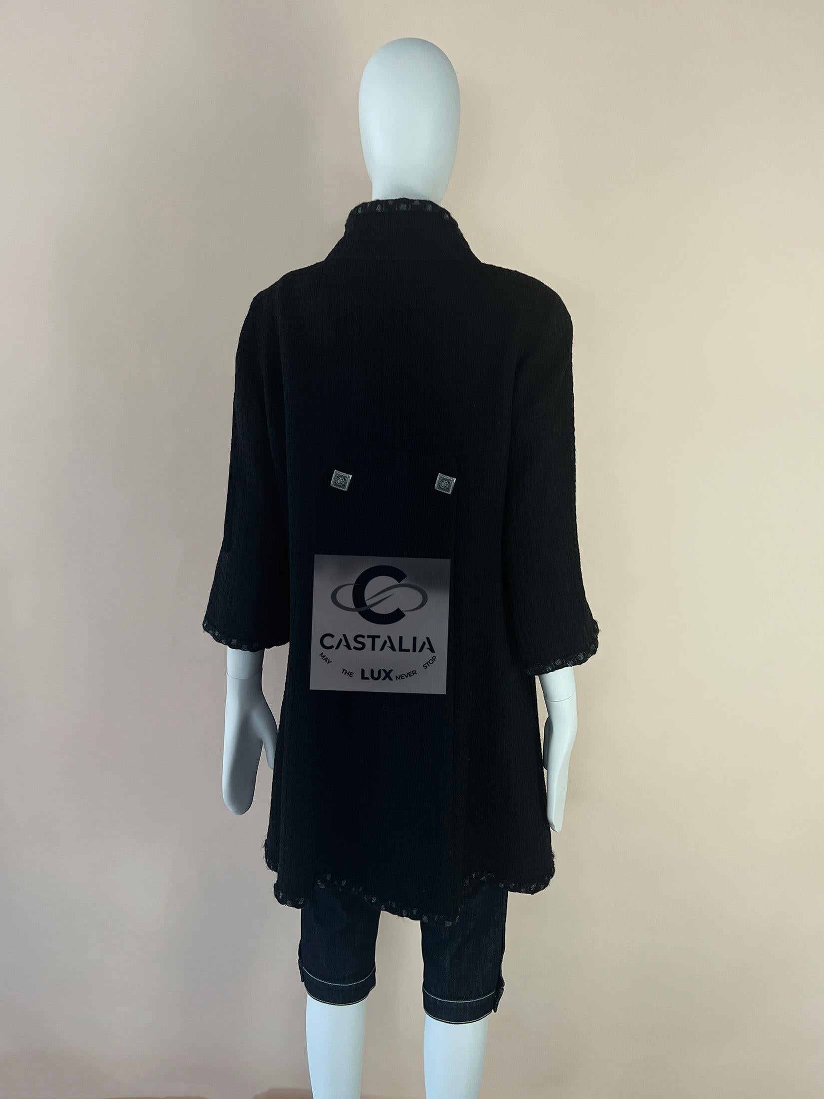 Chanel Paris / Byzance CC Gripoix Knöpfe Schwarzer Tweed-Mantel mit Knöpfen aus Tweed 38 FR im Angebot 5