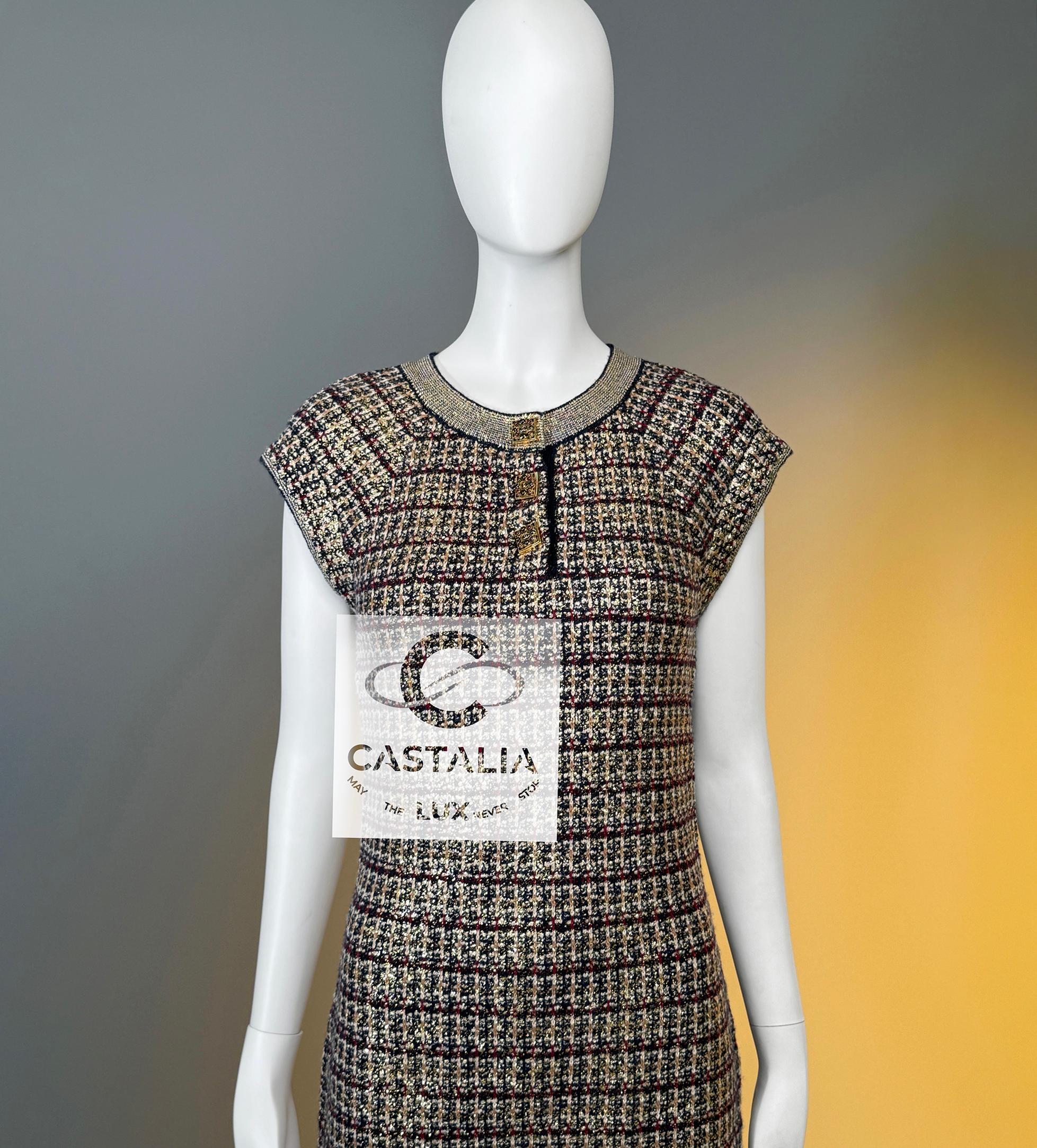 CHANEL Paris / Byzance Grandeur Kleid mit Gripoix-Knöpfen 36 FR (Schwarz) im Angebot