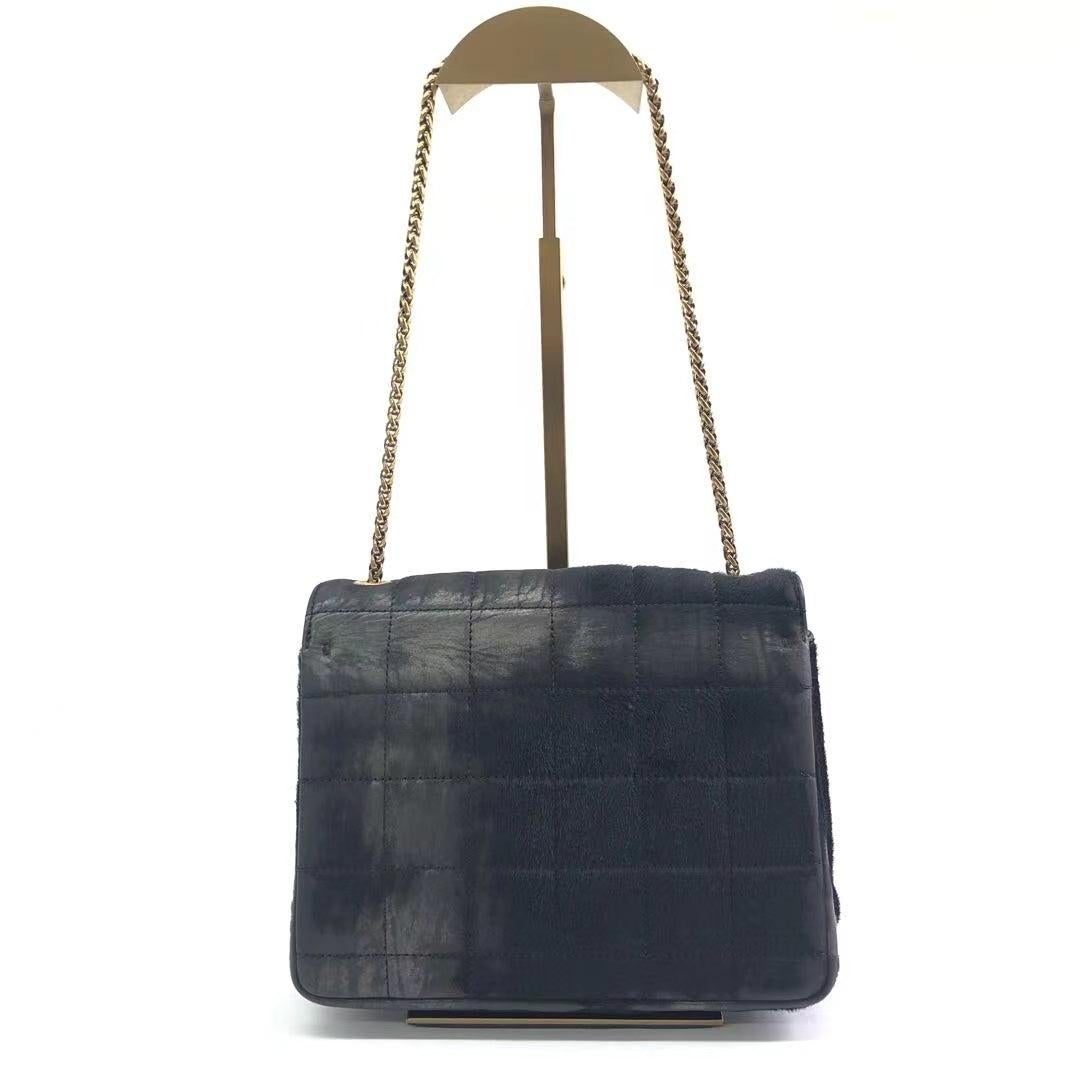 Chanel Paris Byzance - Edizione limitata di borse in pelle di cavallino - Collection'S 2011
Queste sono foto professionali della borsa offerta da Luxbags.
Scopri l'esclusiva collezione di borse in pelle di cavallino CHANEL Paris Byzance in edizione