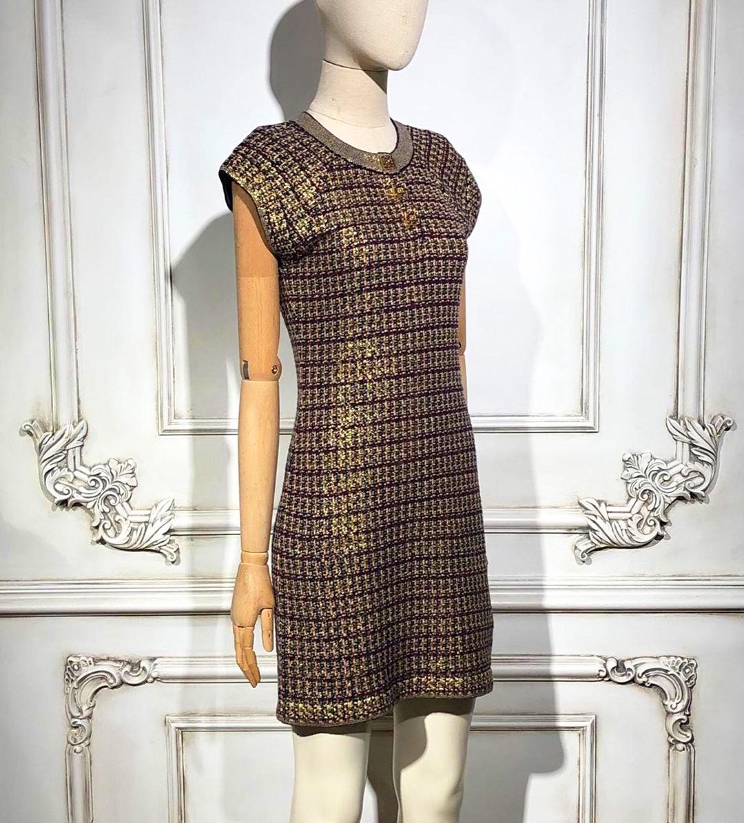 Chanel Paris / Byzance Masterpiece Kleid mit Gripoix-Knöpfen 46 FR für Damen oder Herren im Angebot
