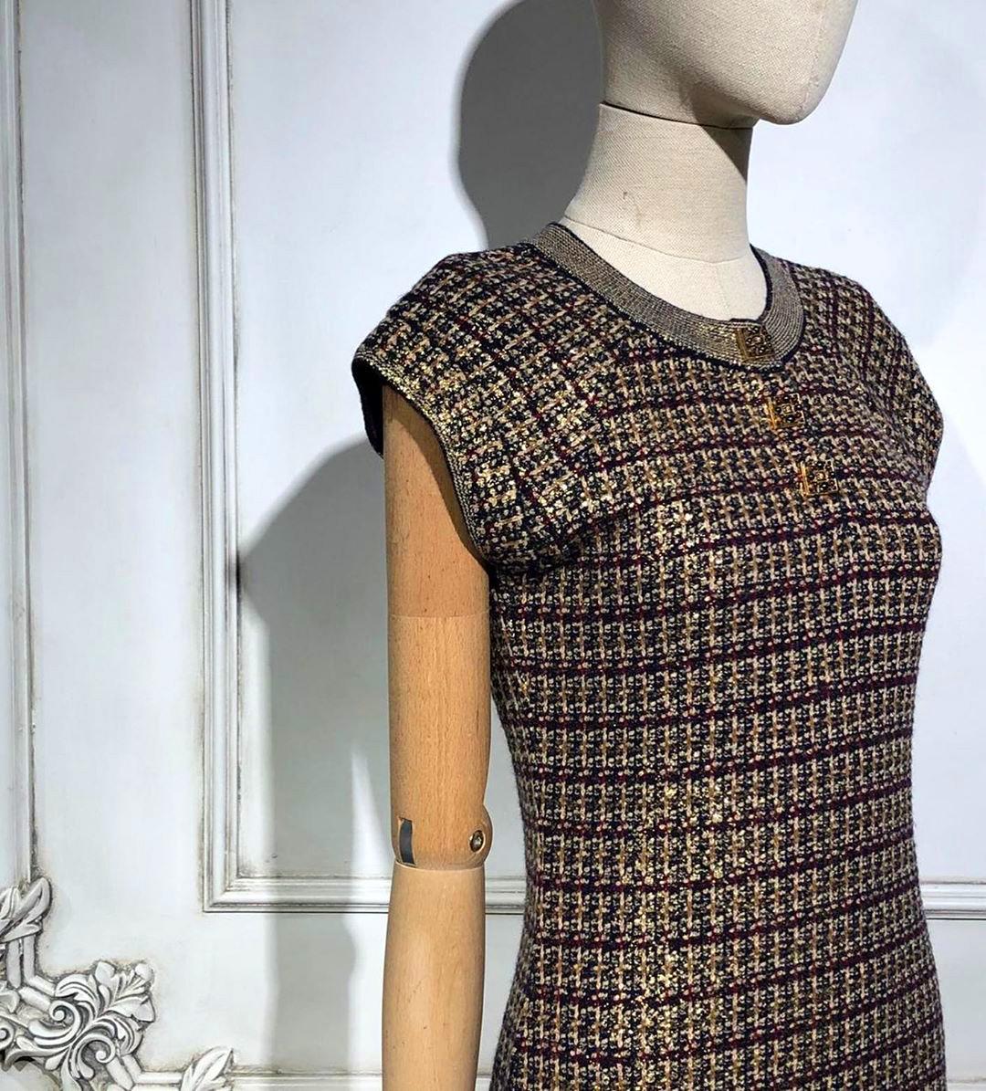Chanel Paris / Byzance Masterpiece Kleid mit Gripoix-Knöpfen 46 FR im Angebot 1