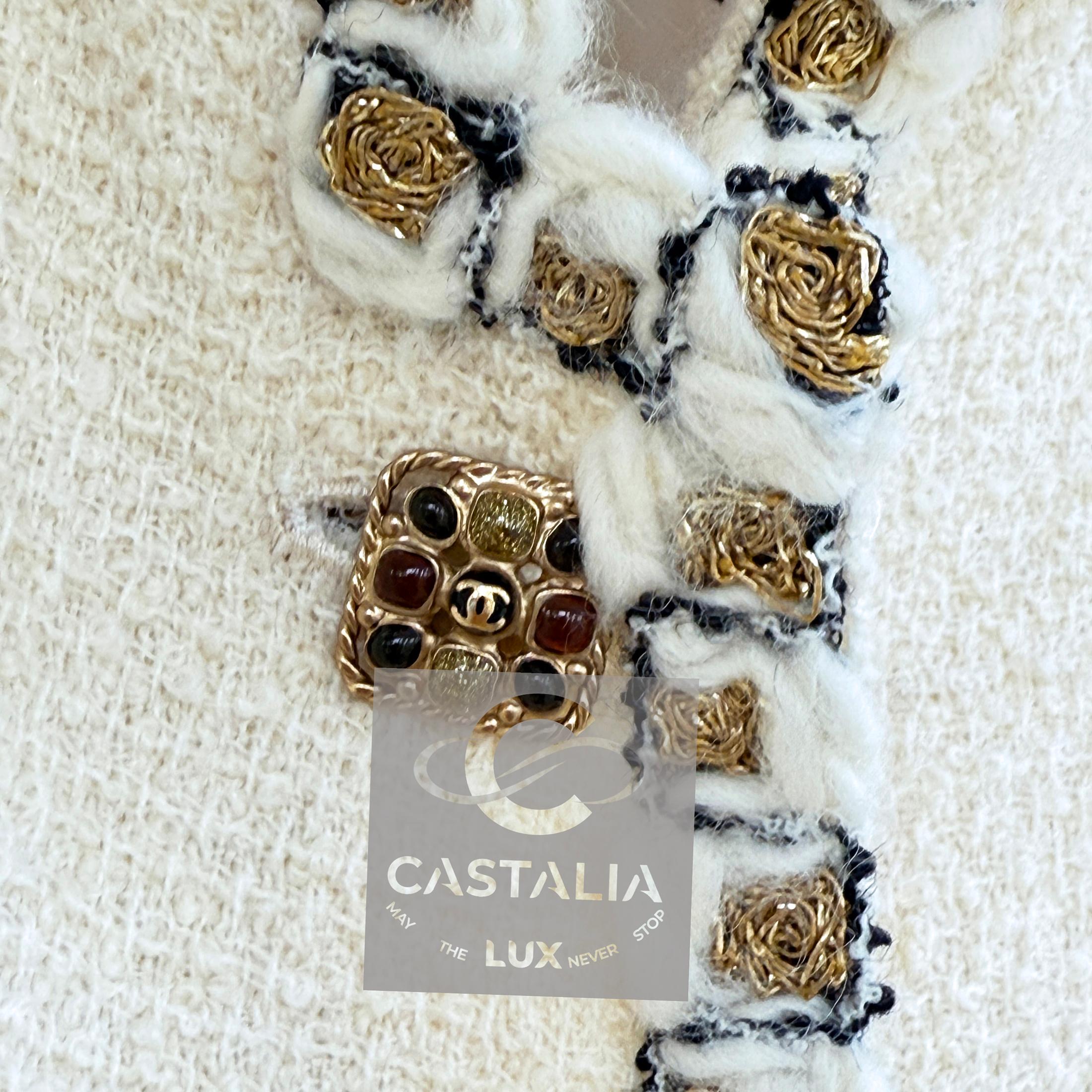 Chanel Paris / Byzance Opulent Gripoix Buttons Ecru Tweed Jacket 42 FR in vendita 8