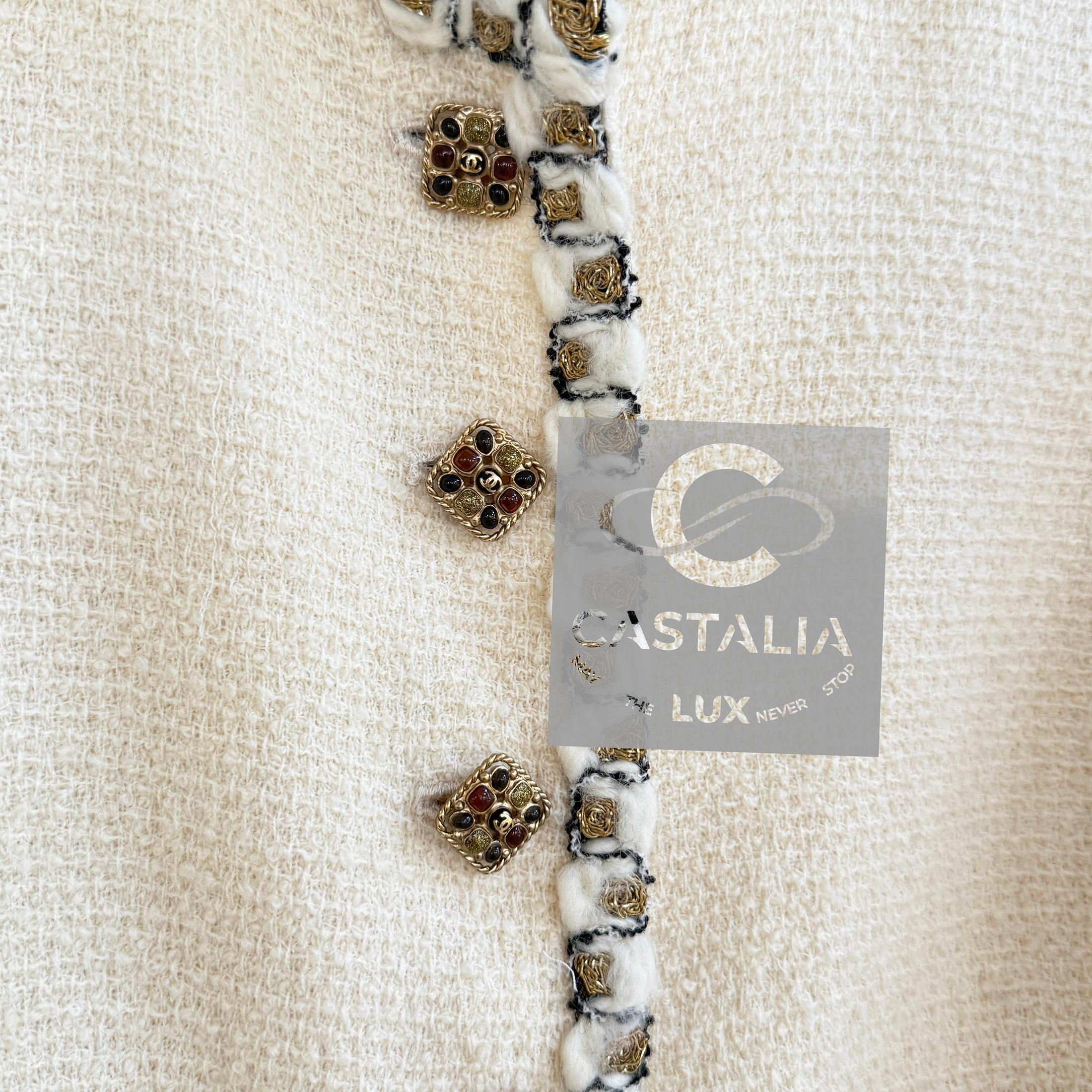 Chanel Paris / Byzance Opulent Gripoix Buttons Ecru Tweed Jacket 42 FR in vendita 13