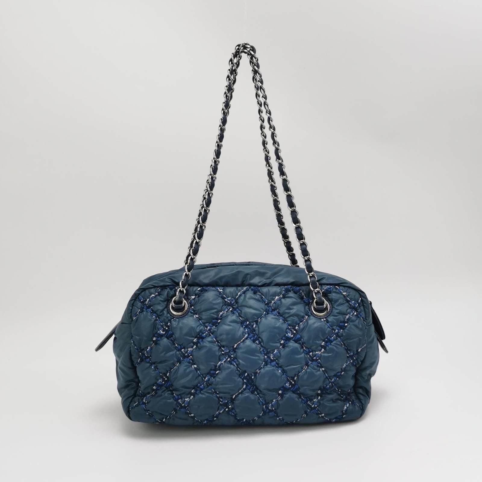 Bolso Chanel Paris-Byzance Tweed On Stitch Nylon Azul Marino en Bueno estado para la venta en AUBERVILLIERS, FR