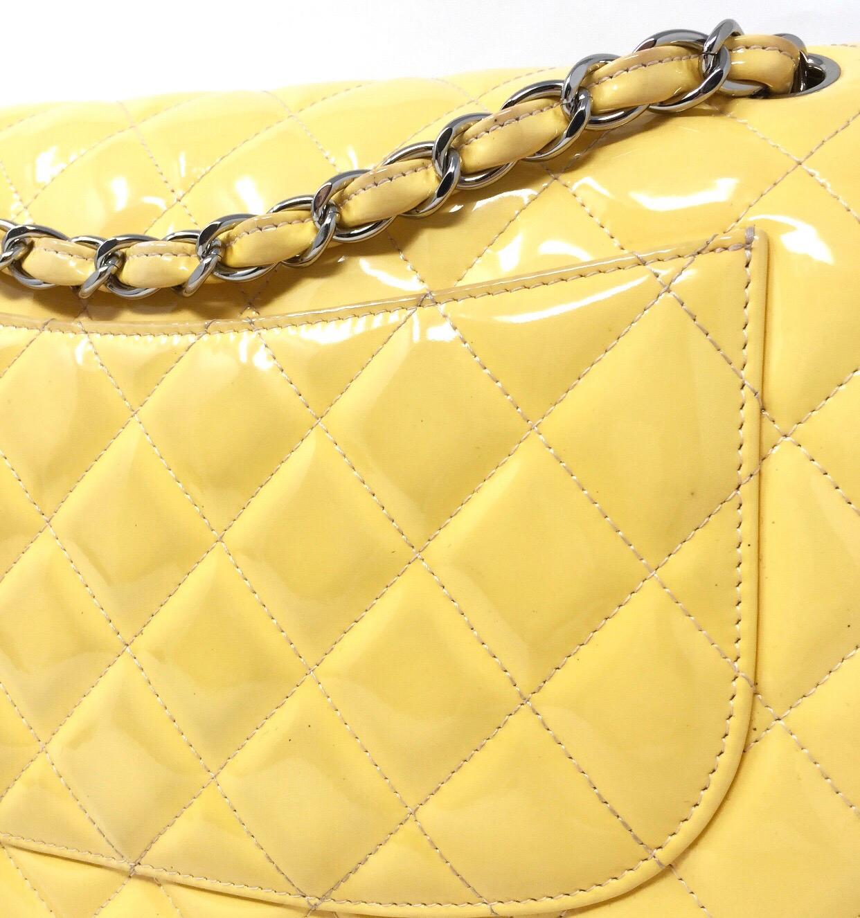CHANEL PARIS Classic Jumbo bag patent leather Yellow 2014 In Good Condition In Milan, IT