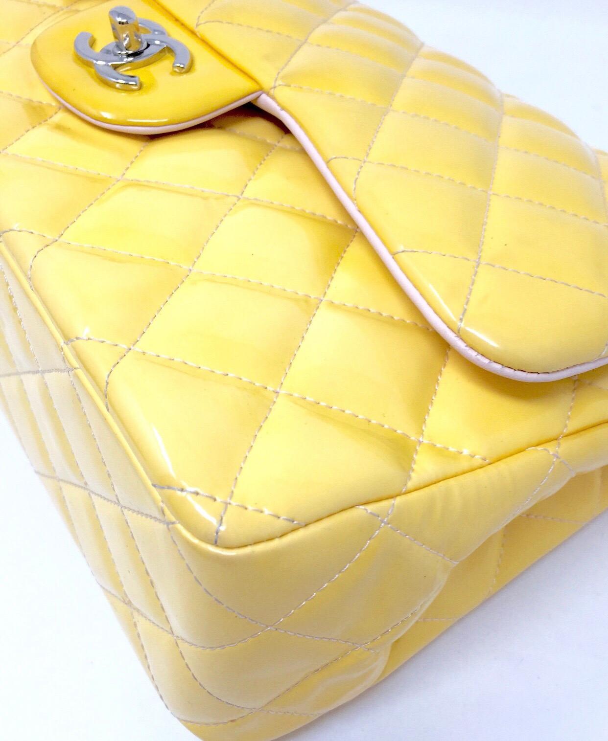Women's or Men's CHANEL PARIS Classic Jumbo bag patent leather Yellow 2014
