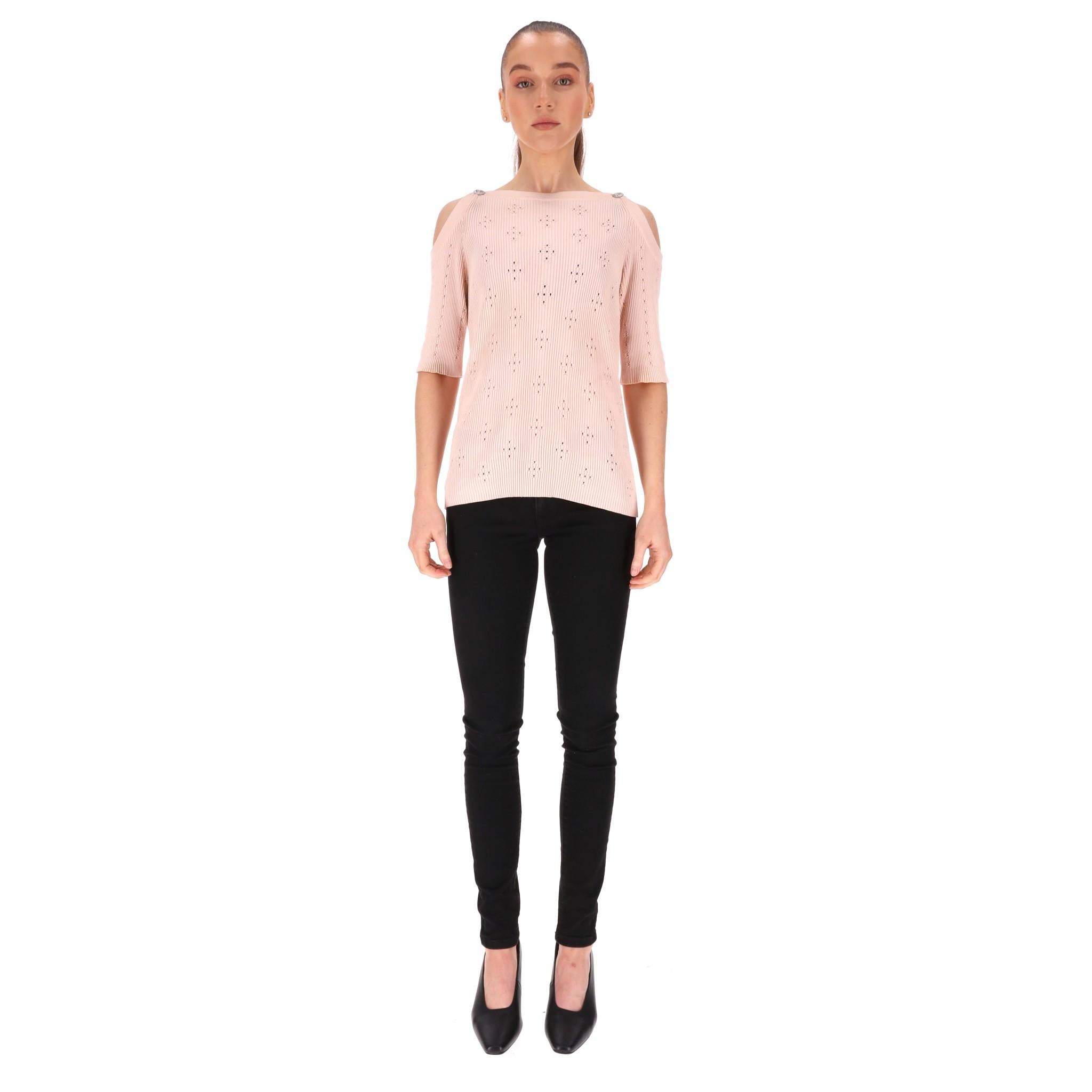 Chanel Paris Coco Cuba Cold-Shoulder Cotton Top

From Cruise 2017 Collection is this light pink knitted, embroidered top.

Cold-shoulder design, detailed with silver 'Coco Cuba' and 'CC' logo embossed buttons and chain.

Above elbow sleeves, fitted