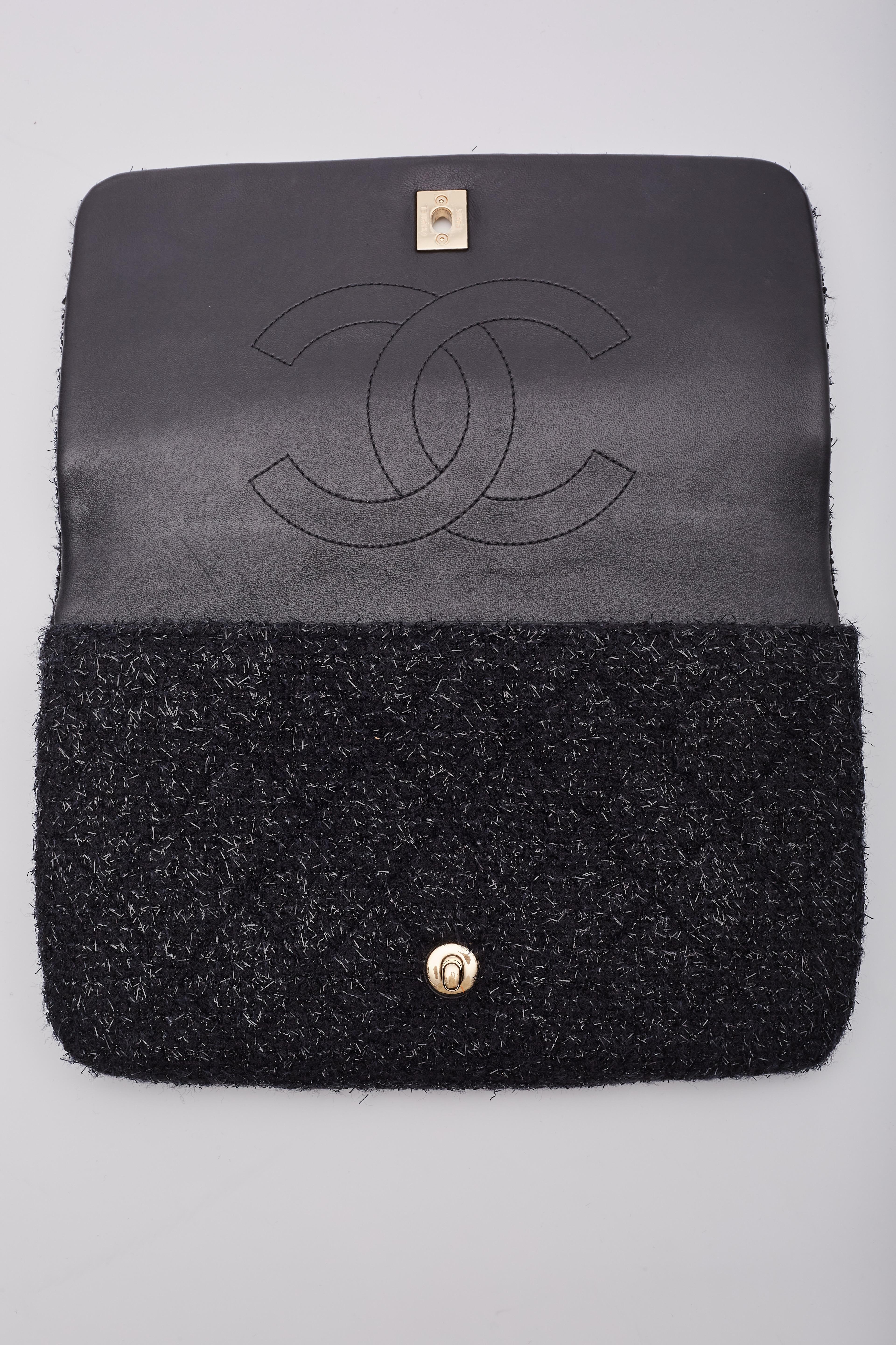 Chanel Paris Cosmopolite Pearl Fantasy Tweed Flap Clutch Bag For Sale 9