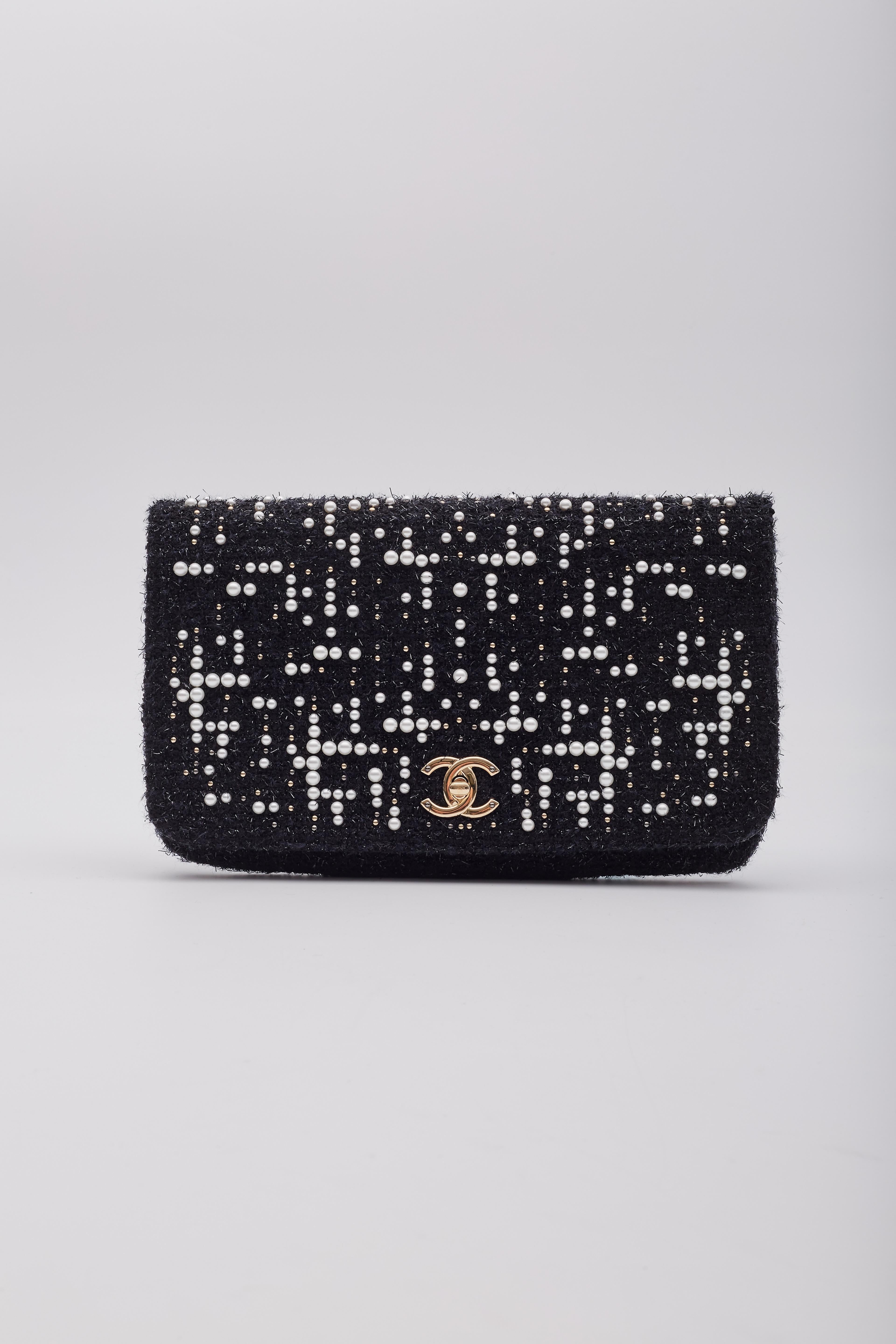 Chanel Paris Cosmopolite Pearl Fantasy Tweed Flap Clutch Bag For Sale 2