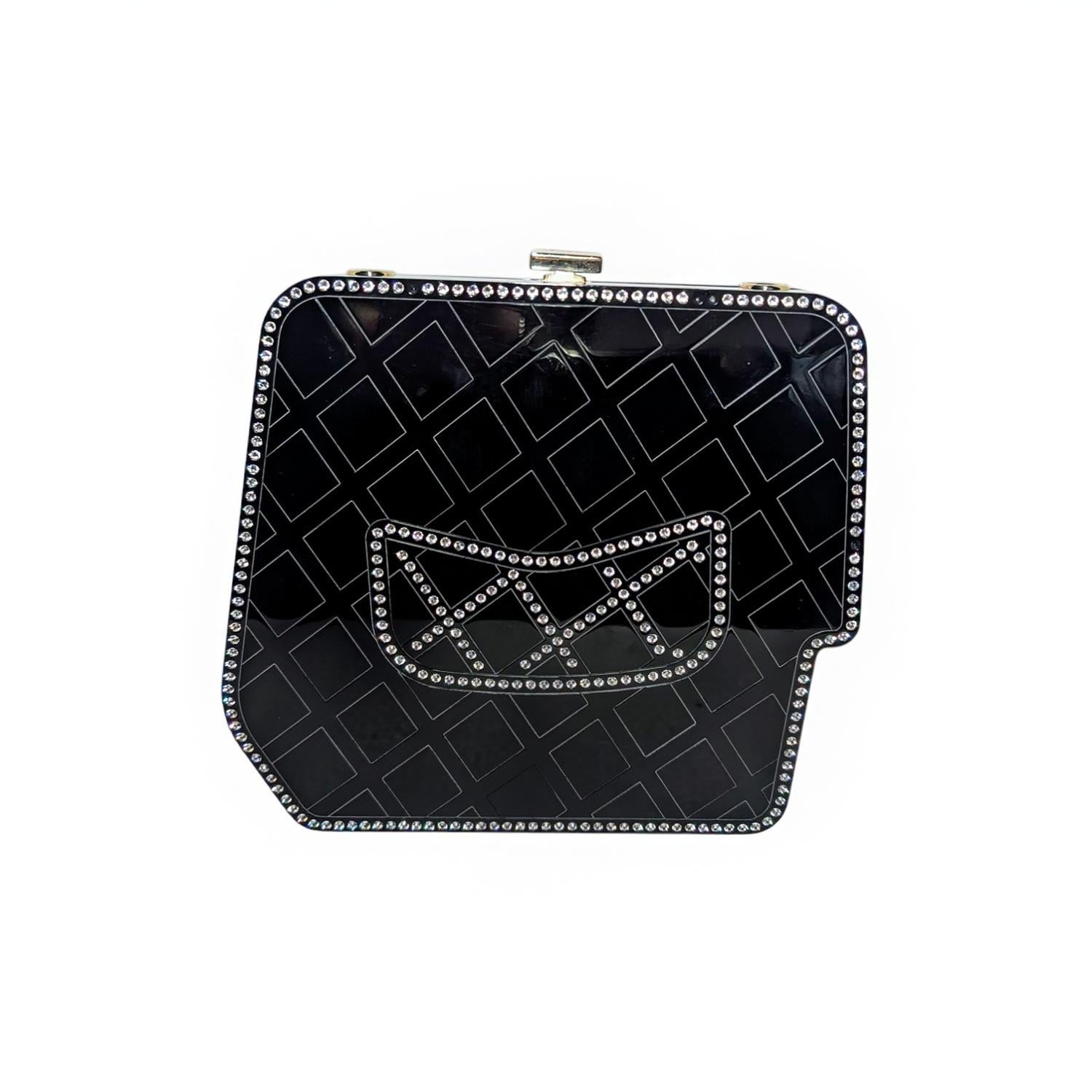 Borsa Chanel Paris-Cosmopolite Runway Crystal Crossbody In condizioni buone in vendita a Scottsdale, AZ