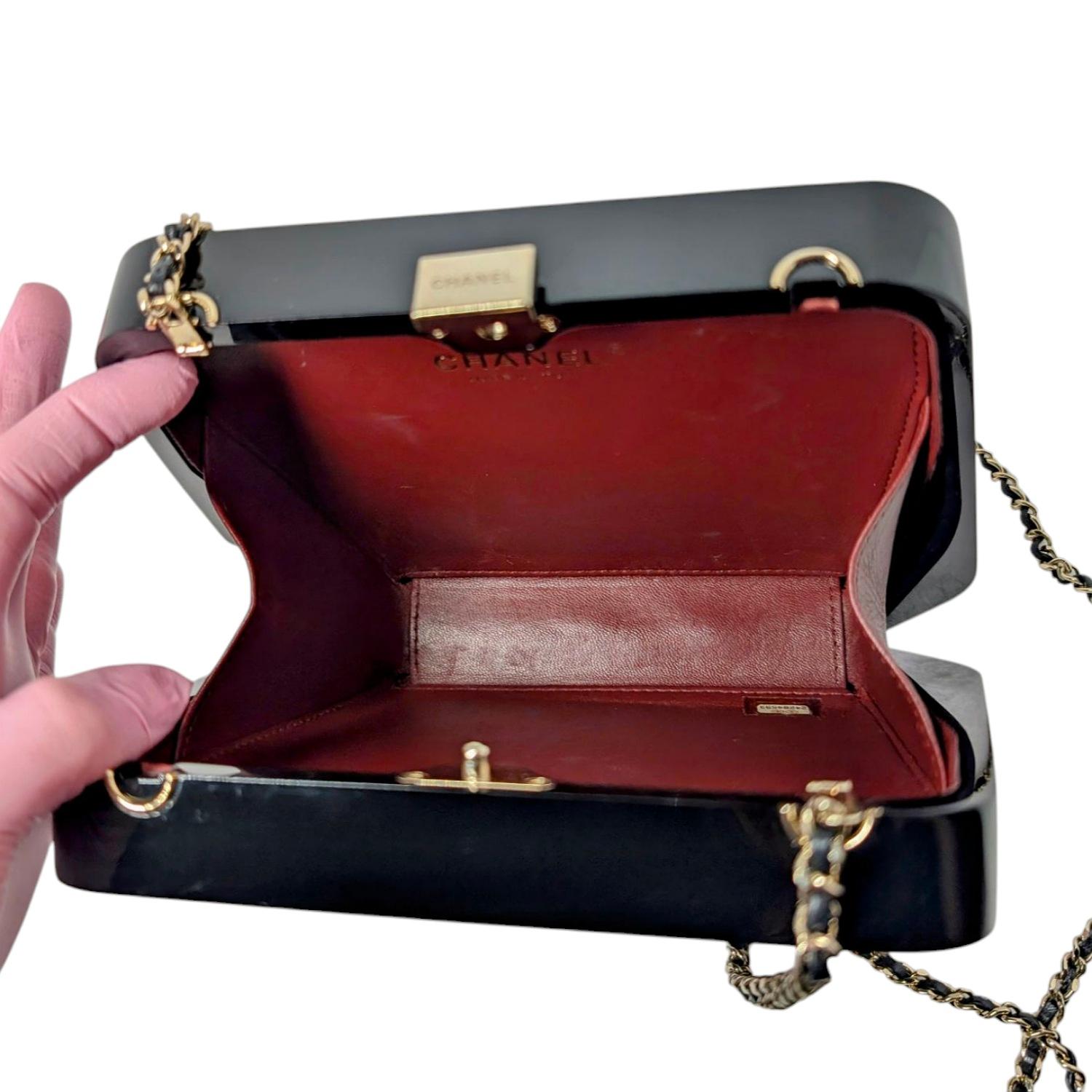 Borsa Chanel Paris-Cosmopolite Runway Crystal Crossbody in vendita 2