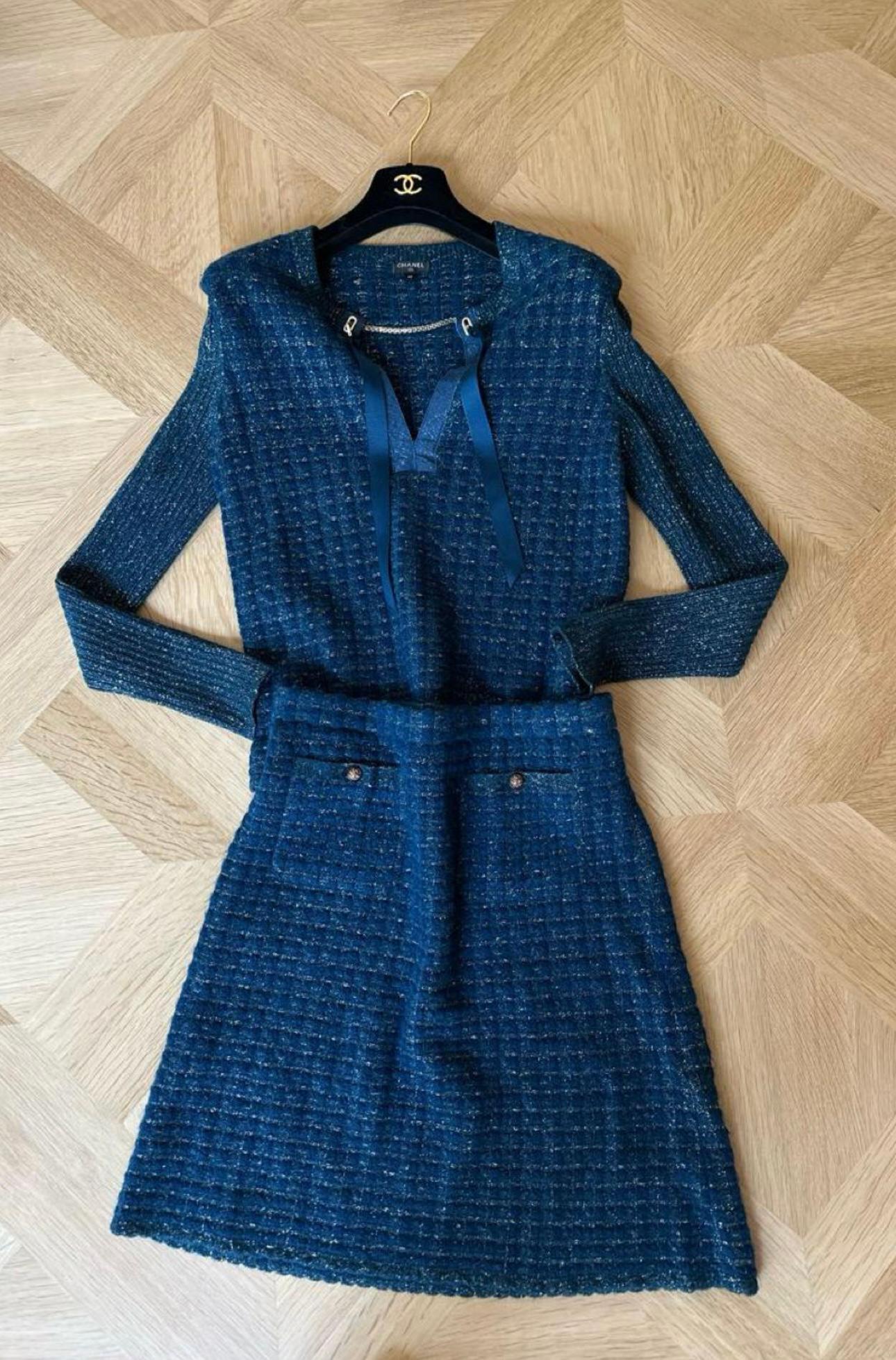 Chanel Paris / Cosmopolite Shimmering Lounge Suit In Excellent Condition For Sale In Dubai, AE