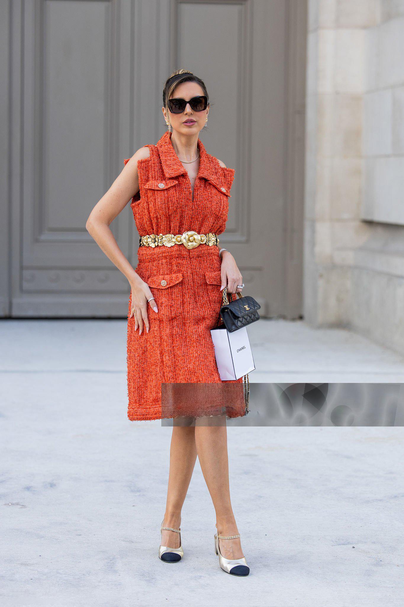 CHANEL Paris / Kuba Karmesinrotes Lesage Tweed-Kleid 34 FR (Rot) im Angebot