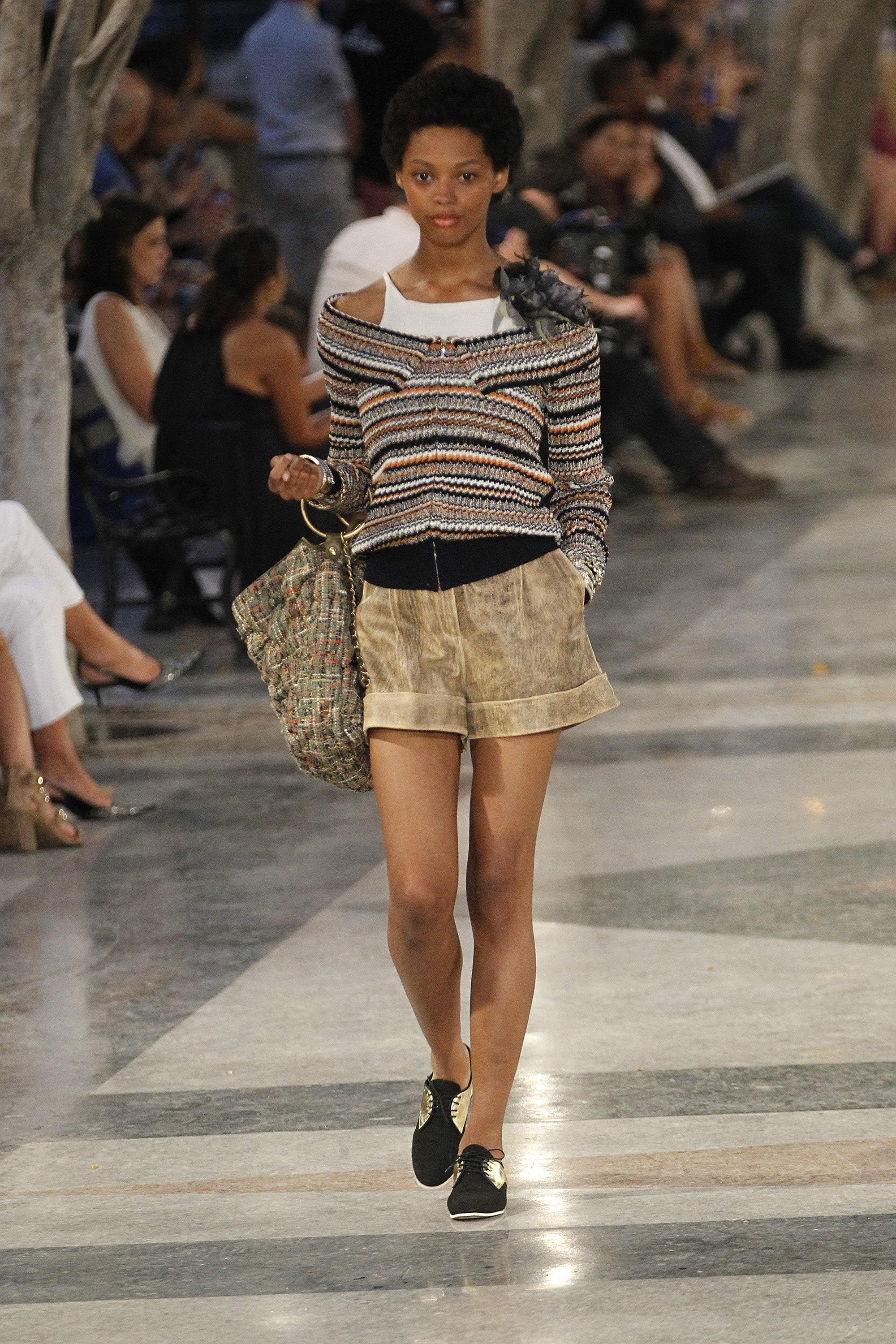 CHANEL Paris / Kuba Masterpiece Knit Biker Jacket 36 FR (Beige) im Angebot