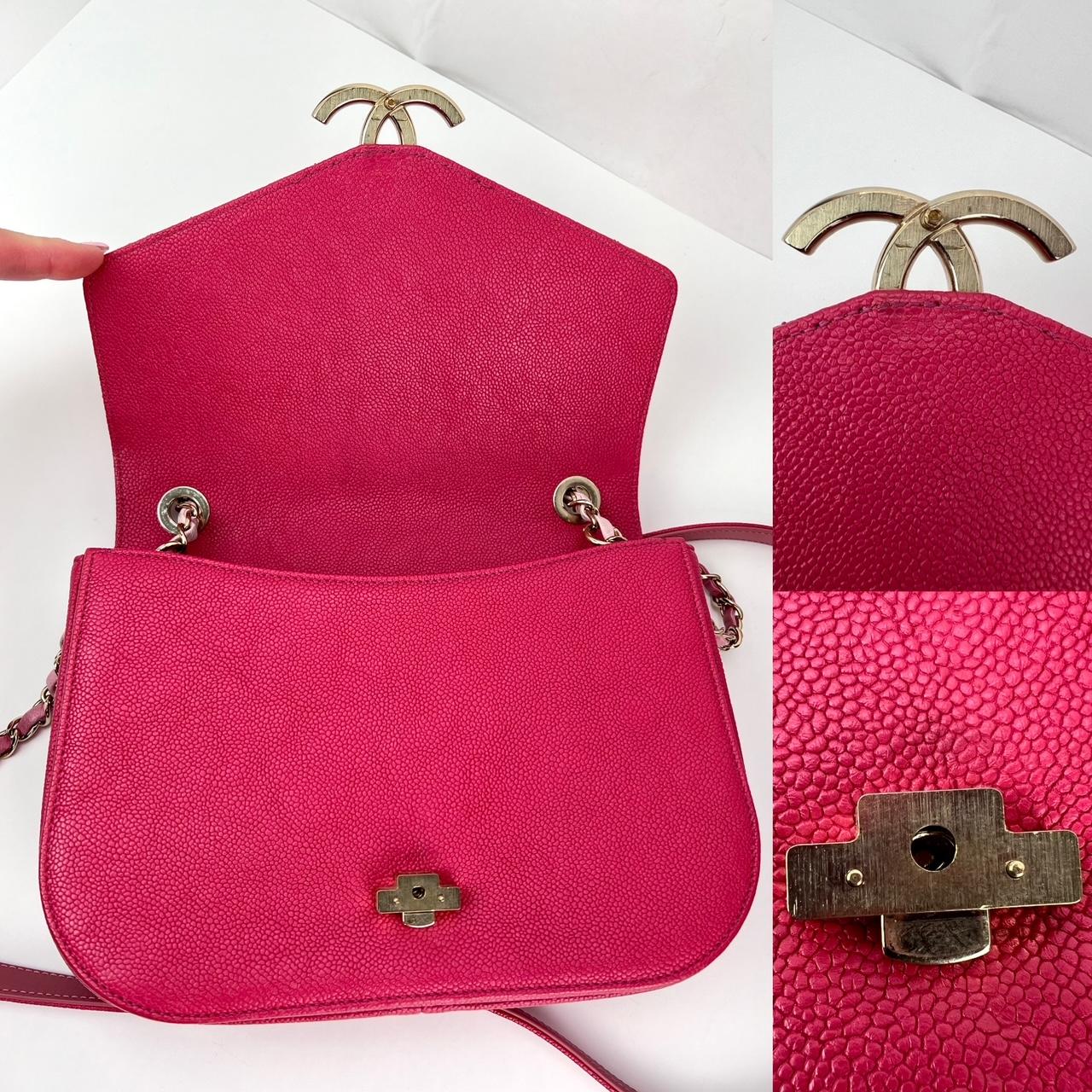Sac à rabat rose Paris-Cuba de taille moyenne en cuir de veau caviar entouré de fils de Chanel Excellent état - En vente à Freehold, NJ