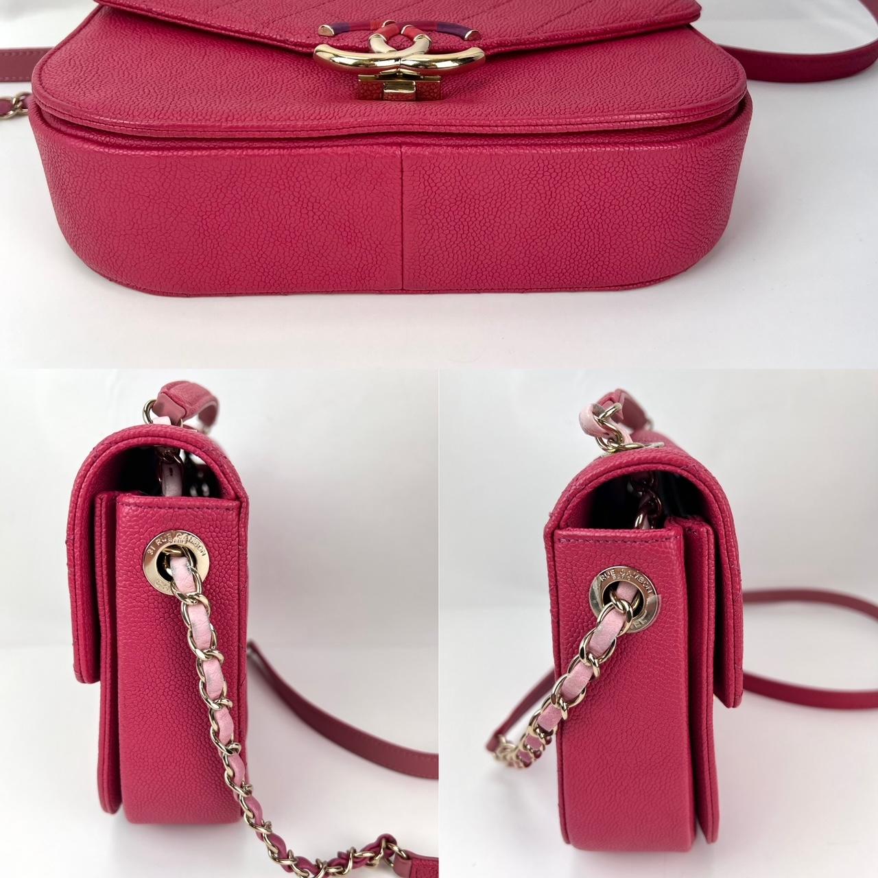 Sac à rabat rose Paris-Cuba de taille moyenne en cuir de veau caviar entouré de fils de Chanel Pour femmes en vente