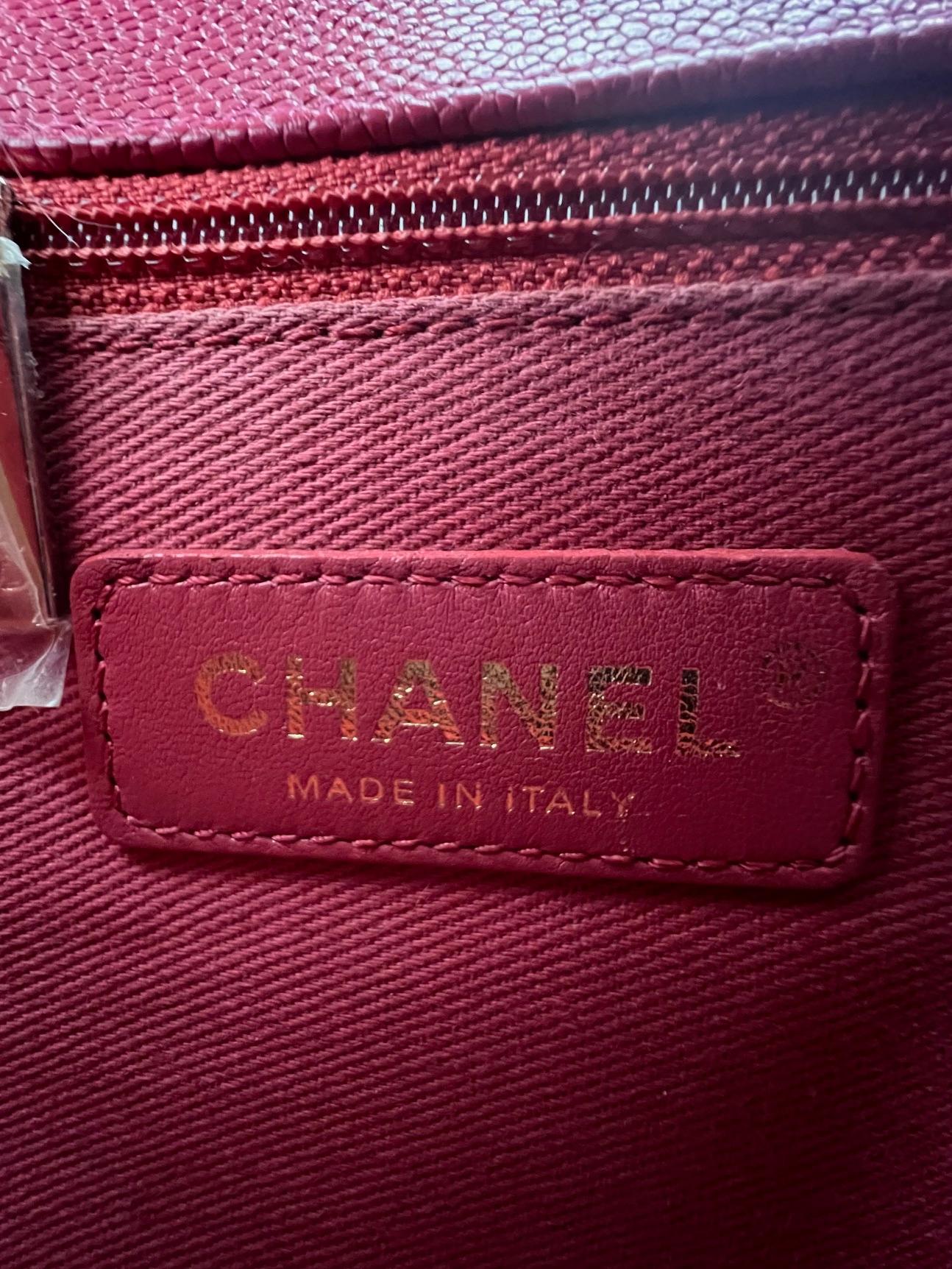 Sac à rabat rose Paris-Cuba de taille moyenne en cuir de veau caviar entouré de fils de Chanel en vente 4
