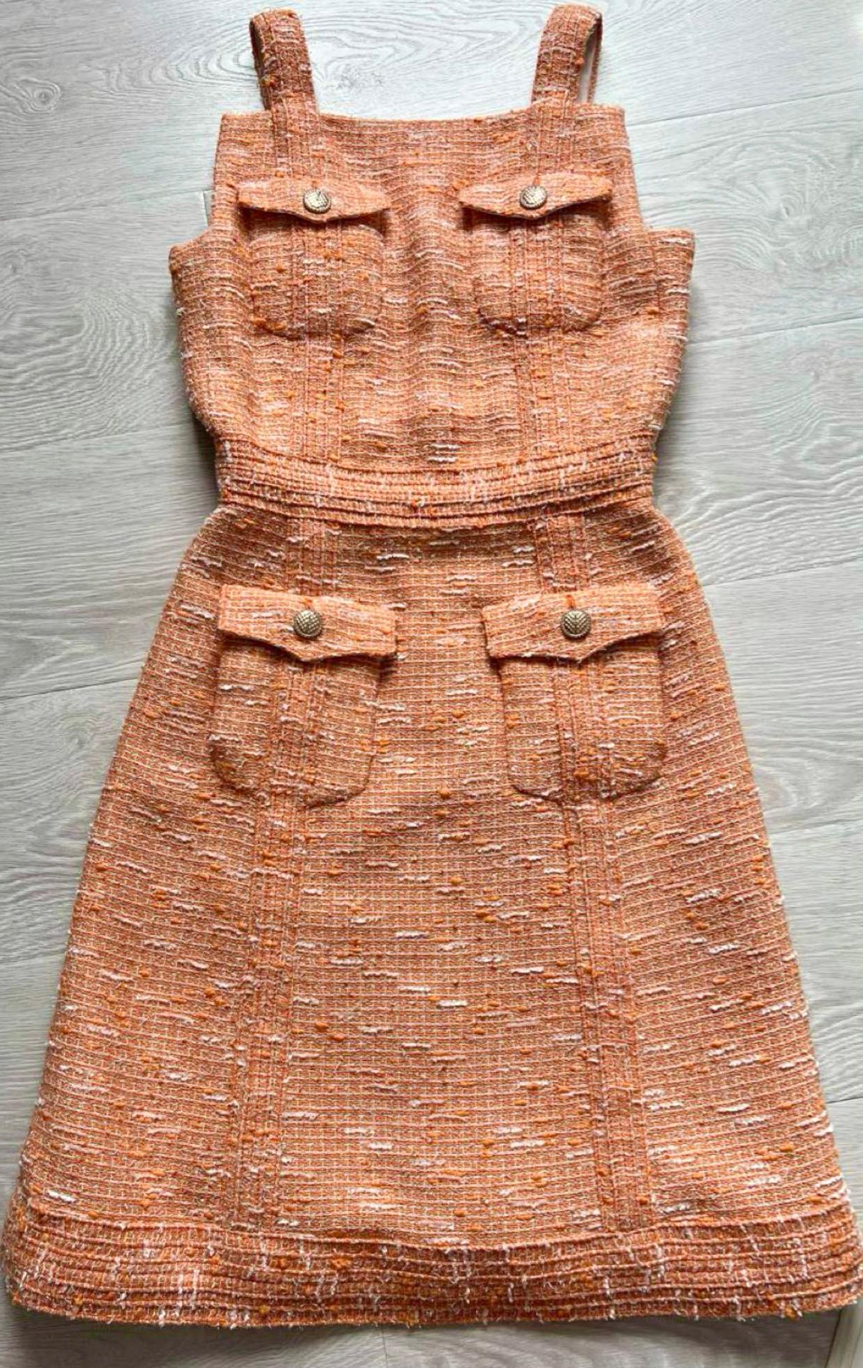 Chanel Paris / Cuba Laufsteg Tweed-Kleid im Angebot 1
