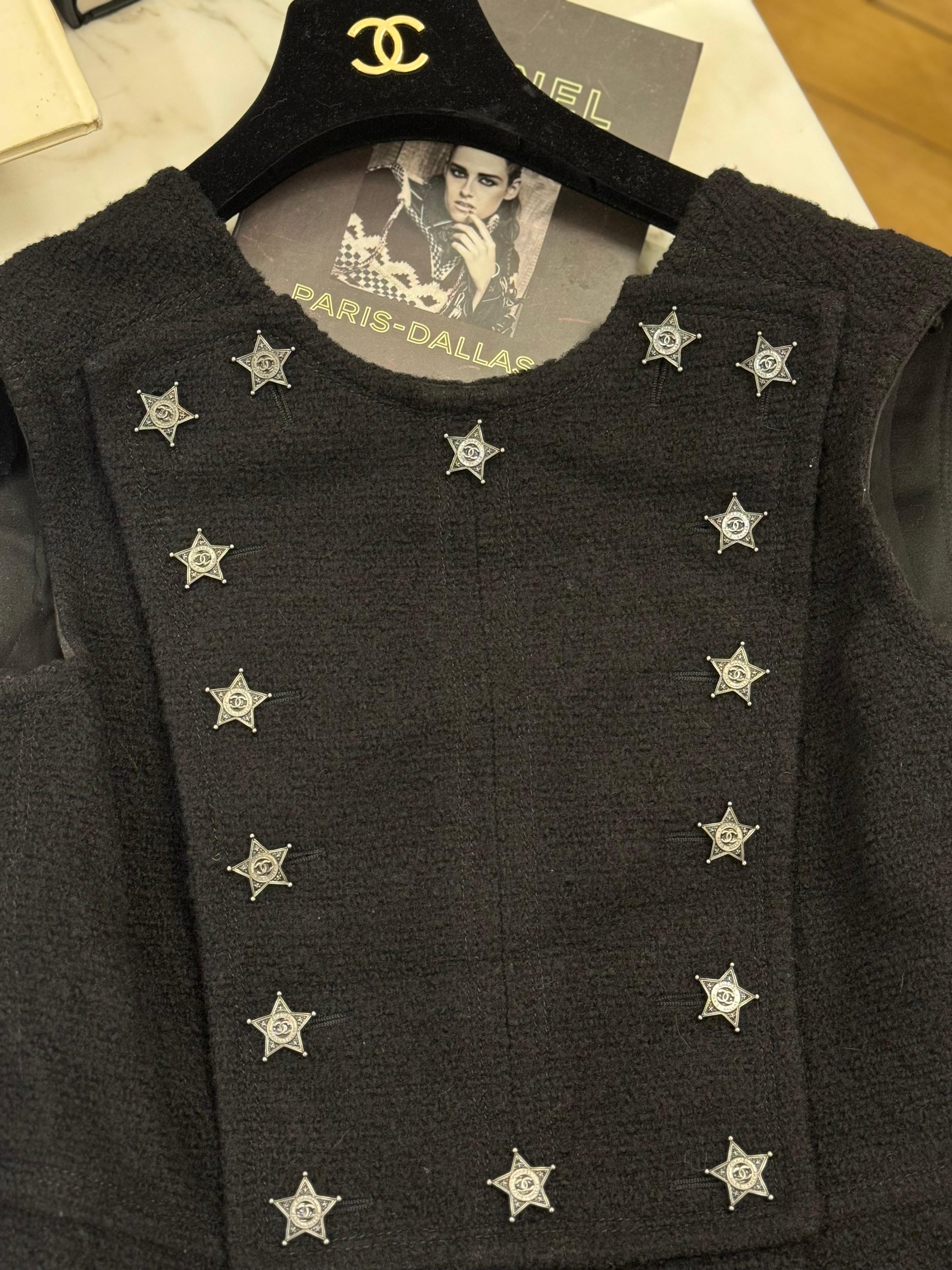 Robe sheriff stars Chanel Paris Dallas collection 2014 en vente 3