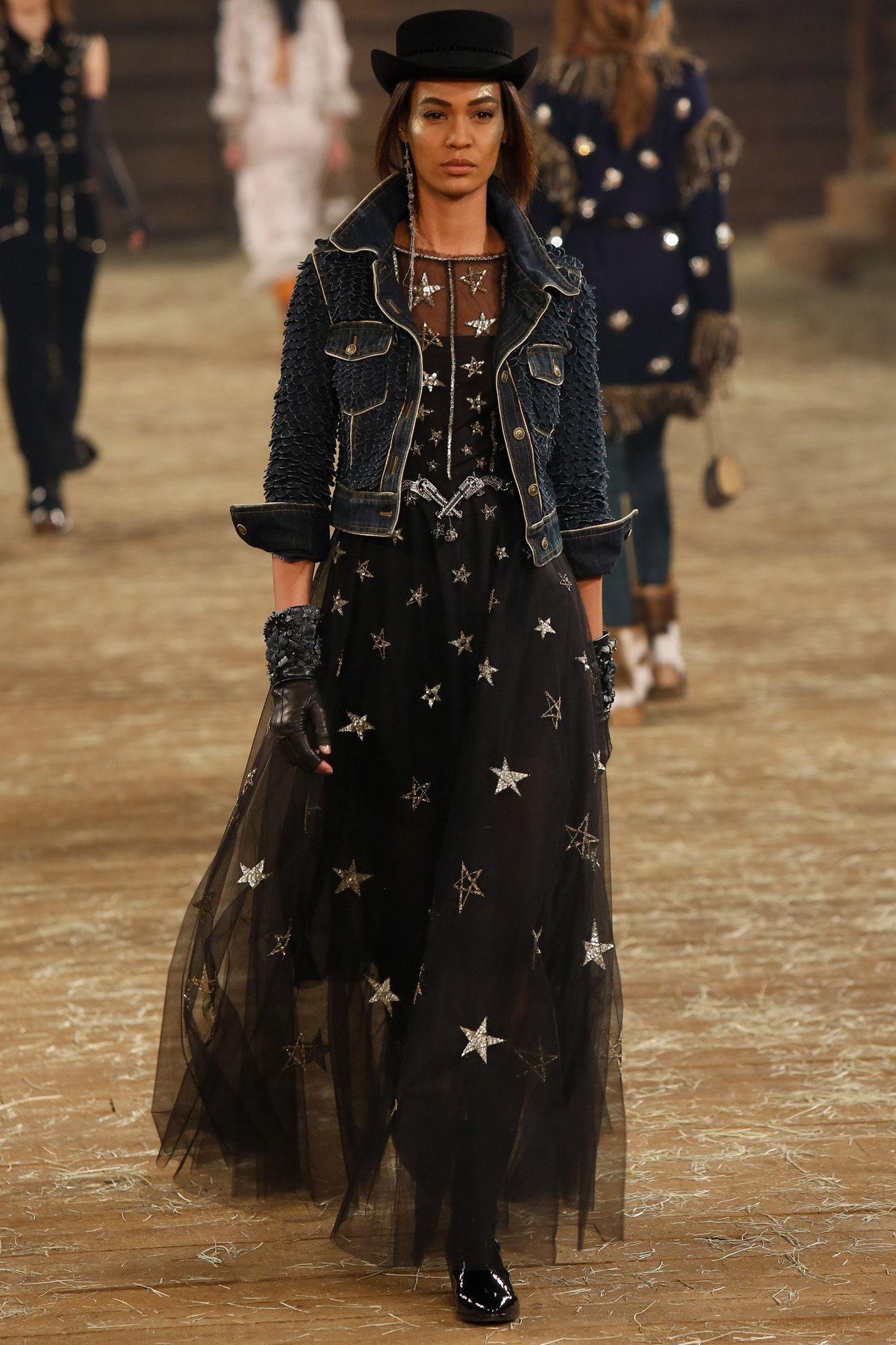 Chanel Paris / Dallas Iconic CC Star Buttons Denim Jacket In Excellent Condition In Dubai, AE