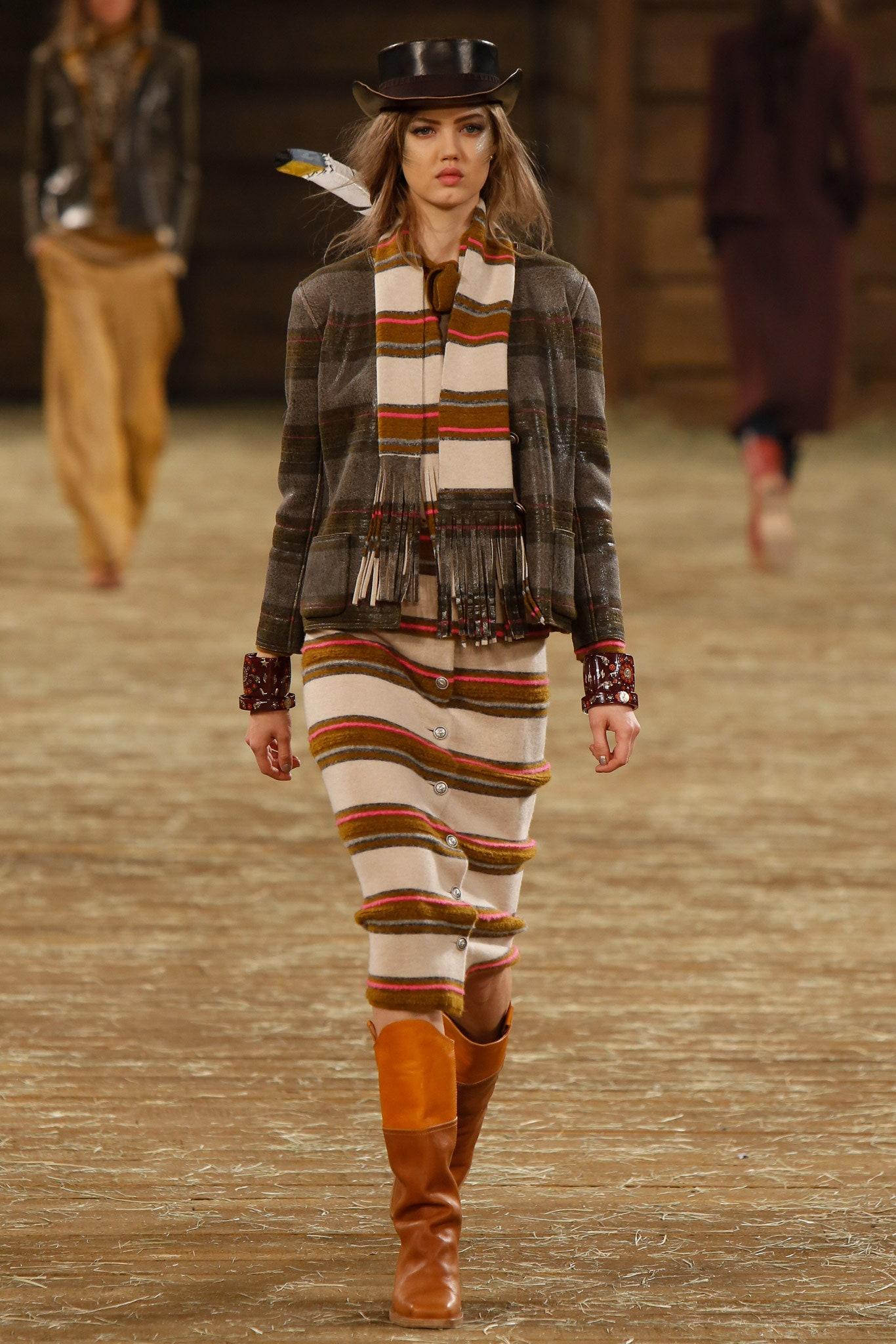 Marrone Chanel Paris / Dallas Runway Maglia in cashmere 40 FR in vendita