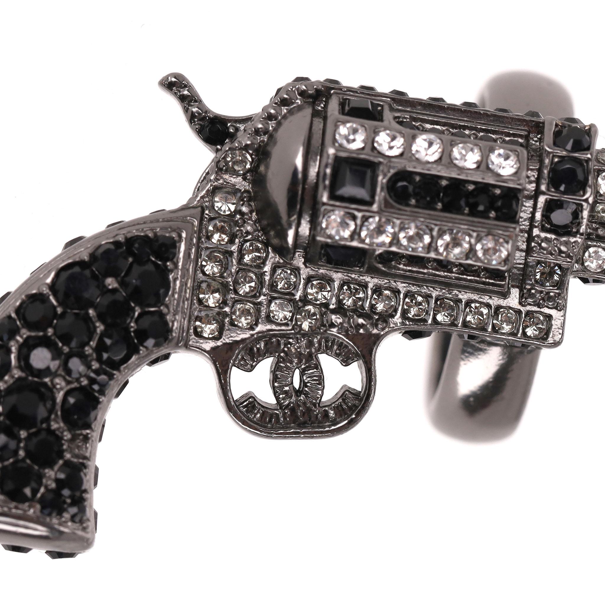 Chanel Paris Dallas, bague avec logo CC en vente 1