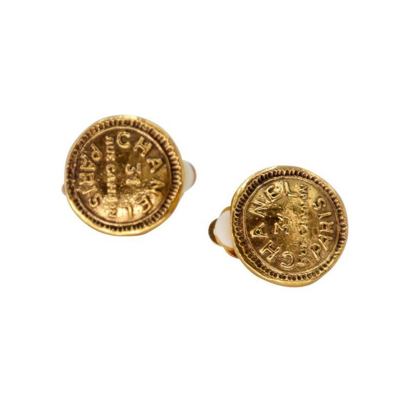 Chanel Paris Detail Tone CC Monogram Gold Signature 31 Earrings CC-0817N-0002

Beautiful earring with signature 31 Rue Paris style detail a must have for any true Chanel collector there are sold out world wide and no longer being produced. This is a